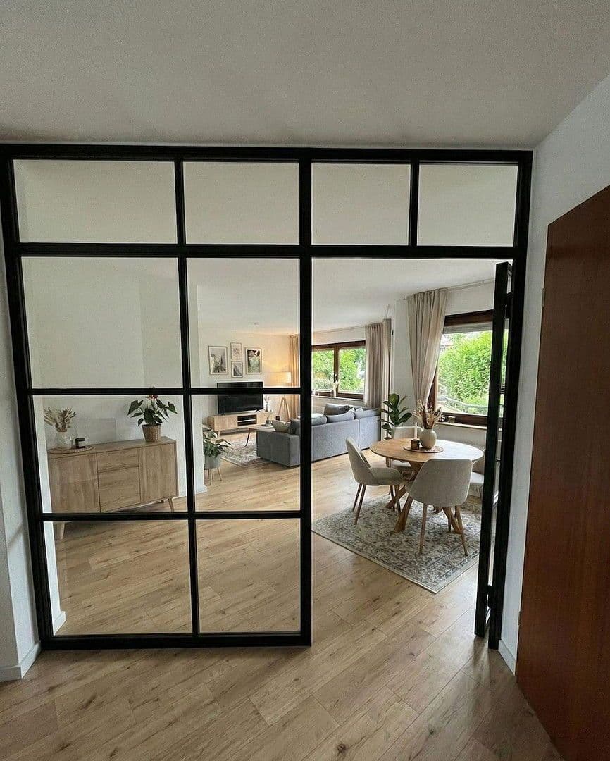 Pronájem bytu 2+1 75 m², Leonberg, Bádensko-Württembersko Pronájem bytu 2+1 75 m², Leonberg, Bádensko-Württembersko