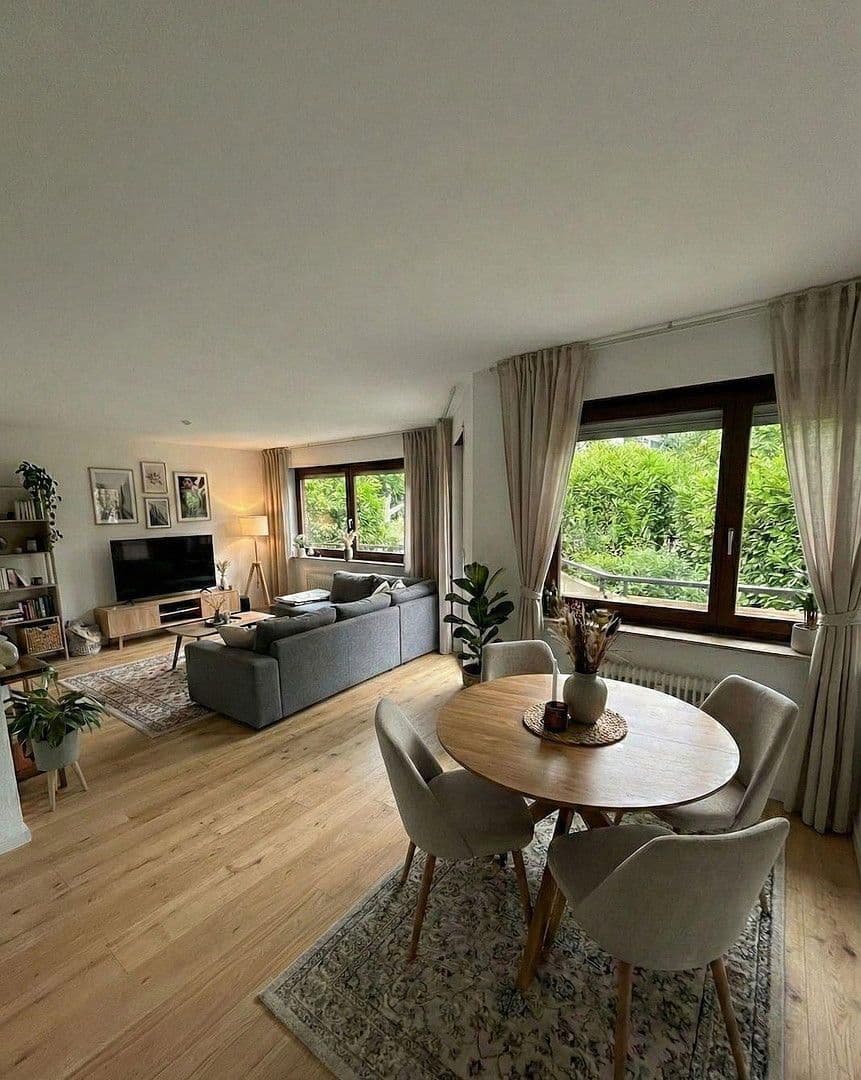 Pronájem bytu 2+1 75 m², Leonberg, Bádensko-Württembersko Pronájem bytu 2+1 75 m², Leonberg, Bádensko-Württembersko