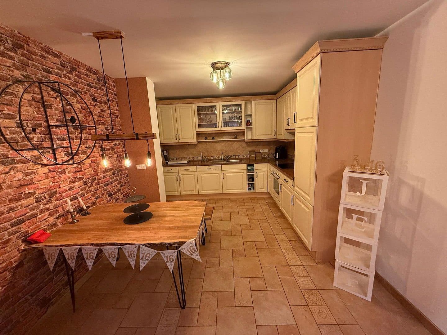 Prodej domu 317 m², pozemek 708 m², Flieden, Hessen Prodej domu 317 m², pozemek 708 m², Flieden, Hessen