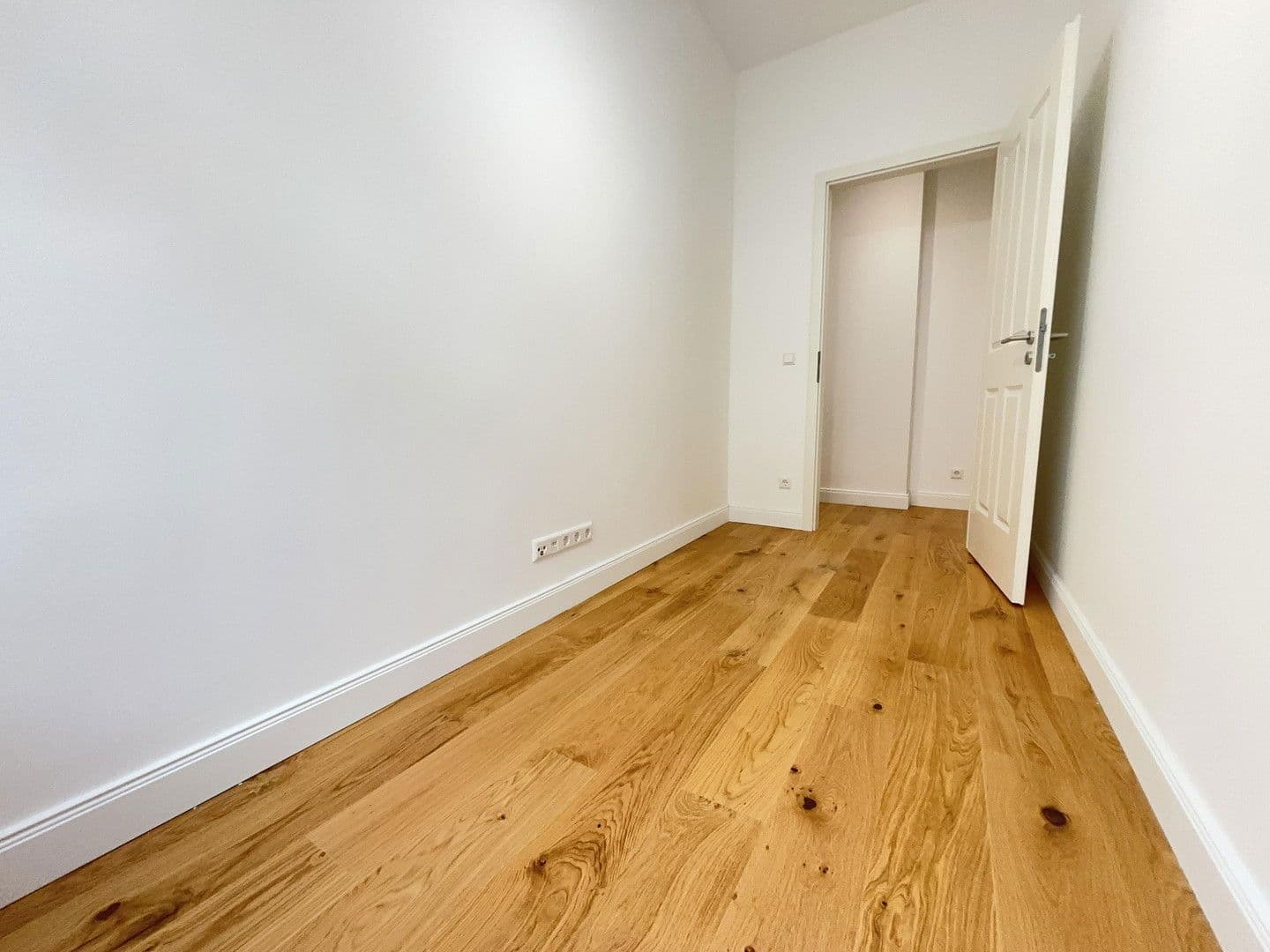 Prodej bytu 3+1 70 m², Gneisenaustraße 65, Berlin, Berlín Prodej bytu 3+1 70 m², Gneisenaustraße 65, Berlin, Berlín