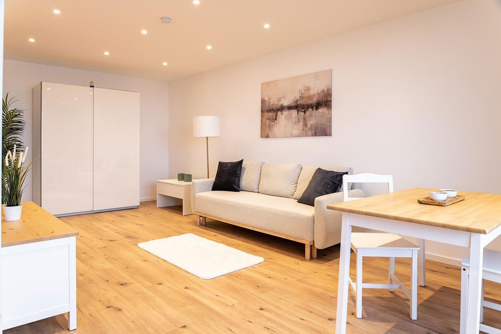 Pronájem bytu 1+1 33 m², Schleißheimer Str. 297, München, Bavorsko Pronájem bytu 1+1 33 m², Schleißheimer Str. 297, München, Bavorsko