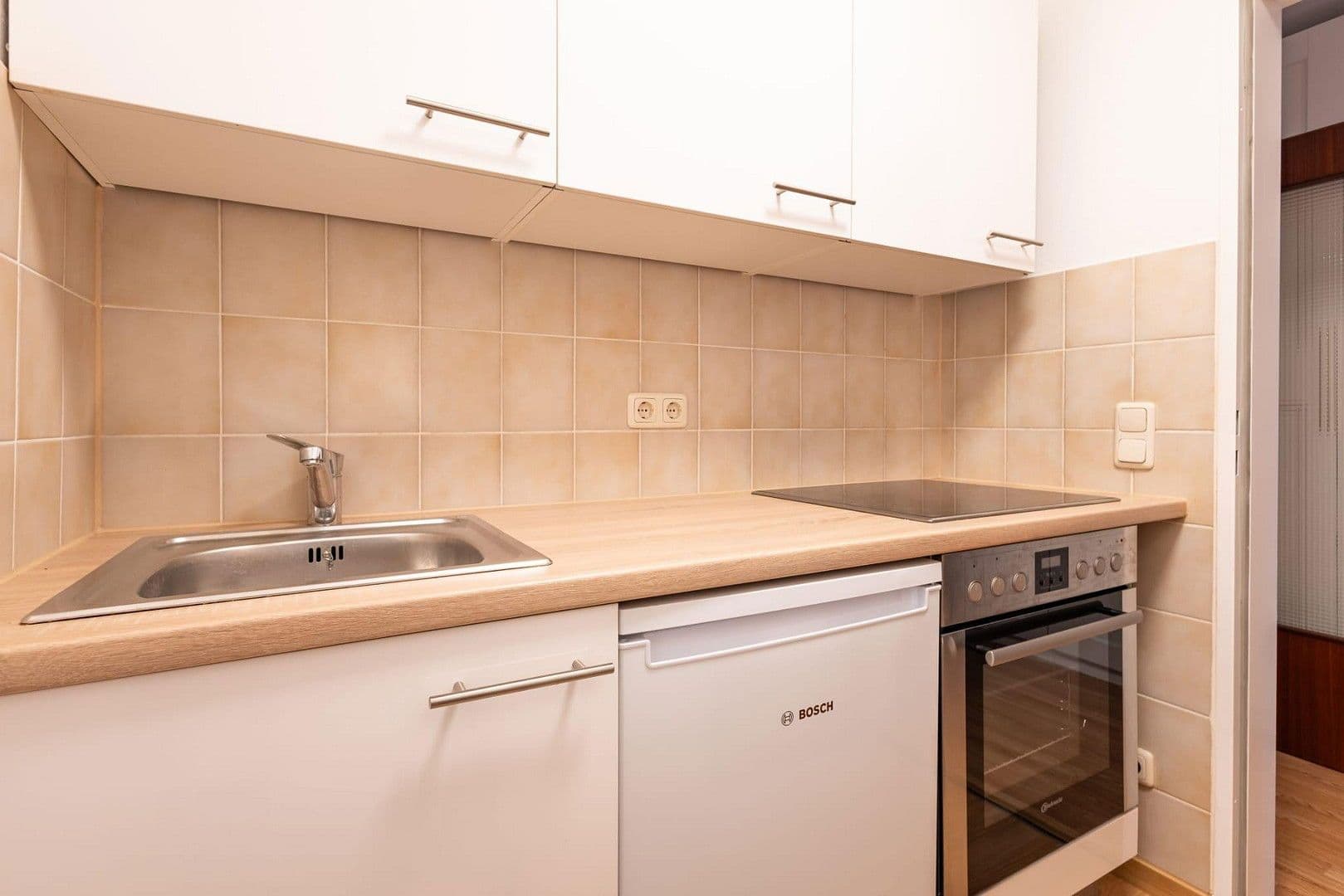 Pronájem bytu 1+1 33 m², Schleißheimer Str. 297, München, Bavorsko Pronájem bytu 1+1 33 m², Schleißheimer Str. 297, München, Bavorsko