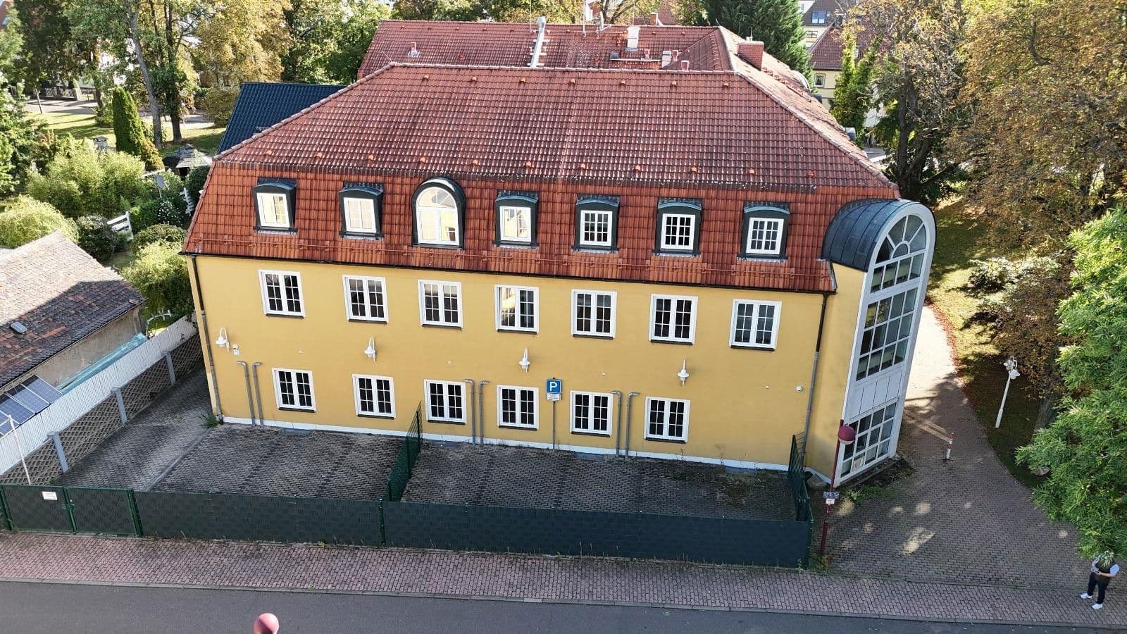Prodej domu 1.843 m², pozemek 1.250 m², Krakauer Straße 49, Markranstädt, Sasko Prodej domu 1.843 m², pozemek 1.250 m², Krakauer Straße 49, Markranstädt, Sasko