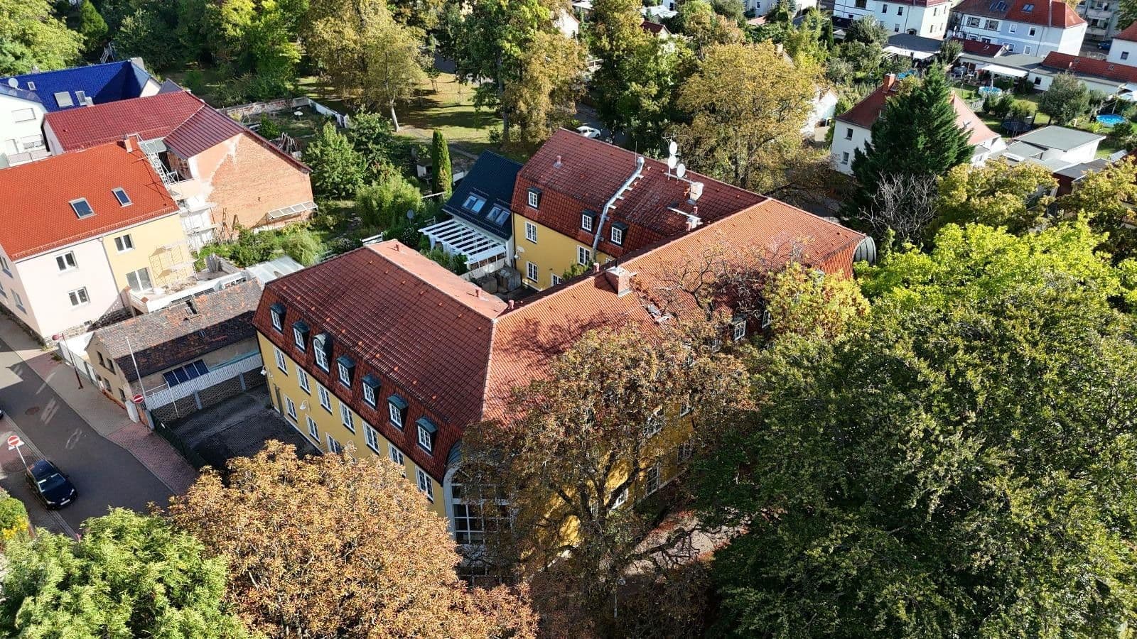 Prodej domu 1.843 m², pozemek 1.250 m², Krakauer Straße 49, Markranstädt, Sasko Prodej domu 1.843 m², pozemek 1.250 m², Krakauer Straße 49, Markranstädt, Sasko