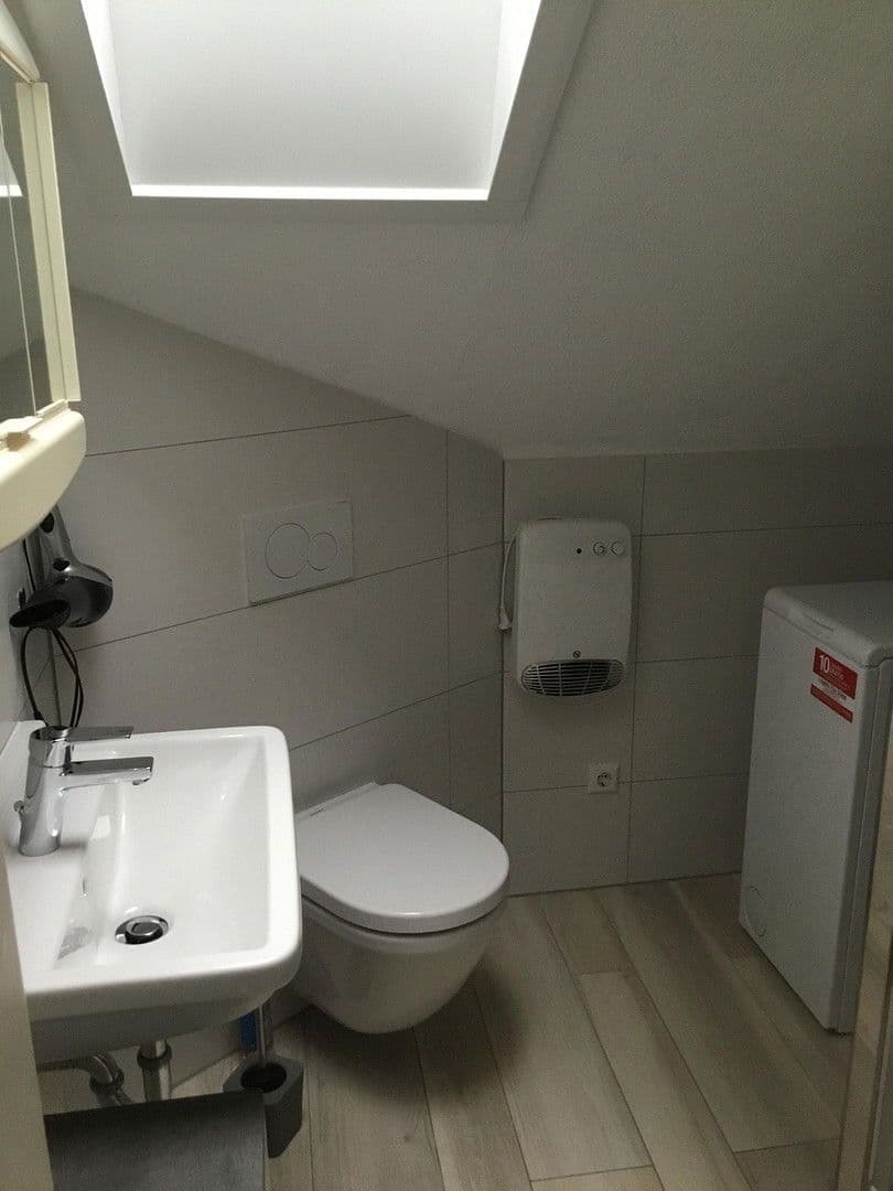 Pronájem bytu 1+1 15 m², Schrambergerstr.40, Schramberg, Bádensko-Württembersko Pronájem bytu 1+1 15 m², Schrambergerstr.40, Schramberg, Bádensko-Württembersko