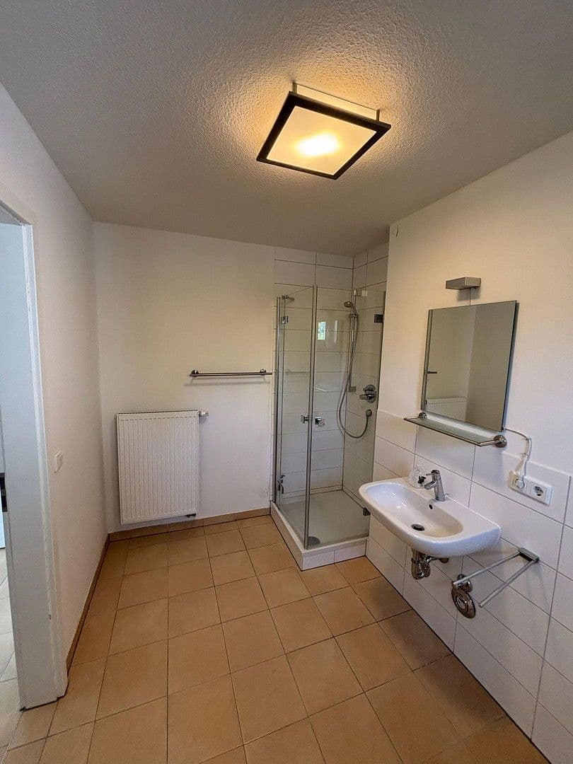 Pronájem bytu 1+1 33 m², Erangen, Bavorsko Pronájem bytu 1+1 33 m², Erangen, Bavorsko