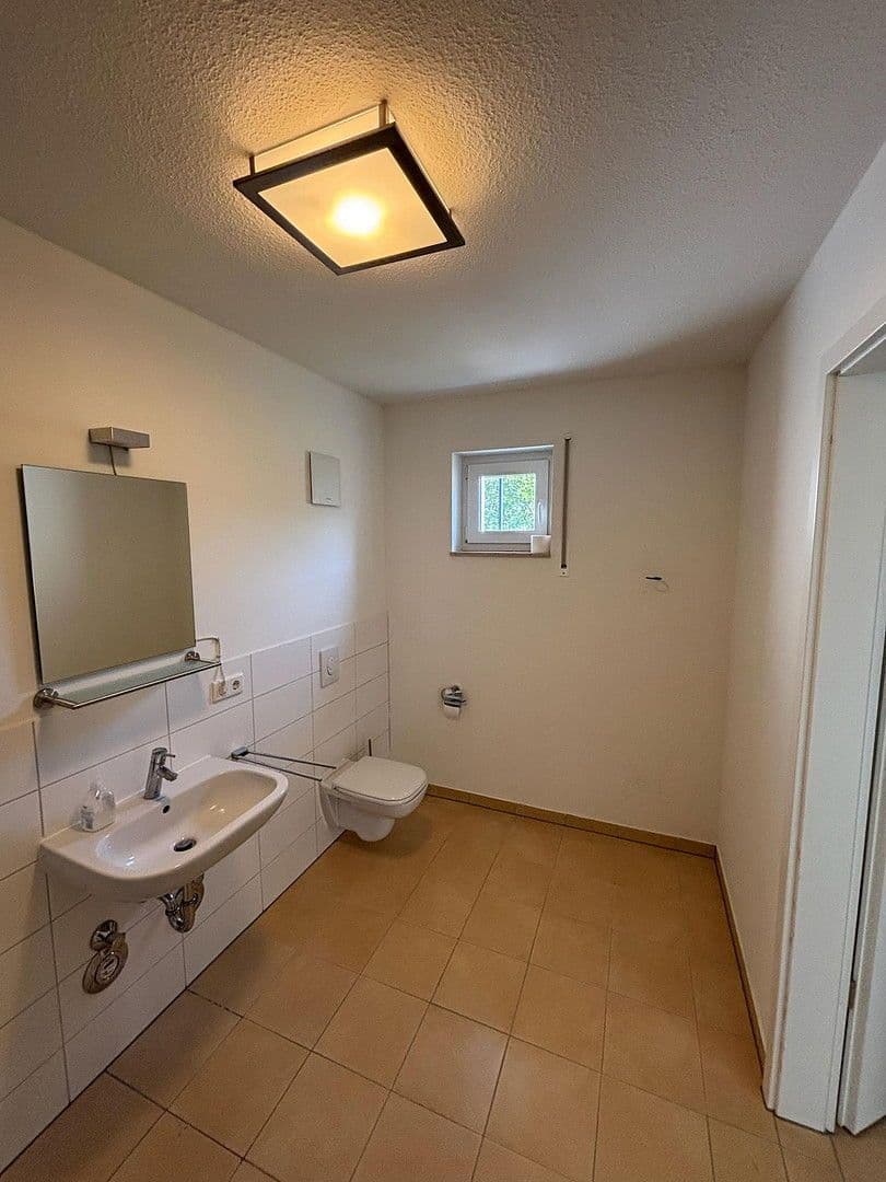 Pronájem bytu 1+1 33 m², Erangen, Bavorsko Pronájem bytu 1+1 33 m², Erangen, Bavorsko