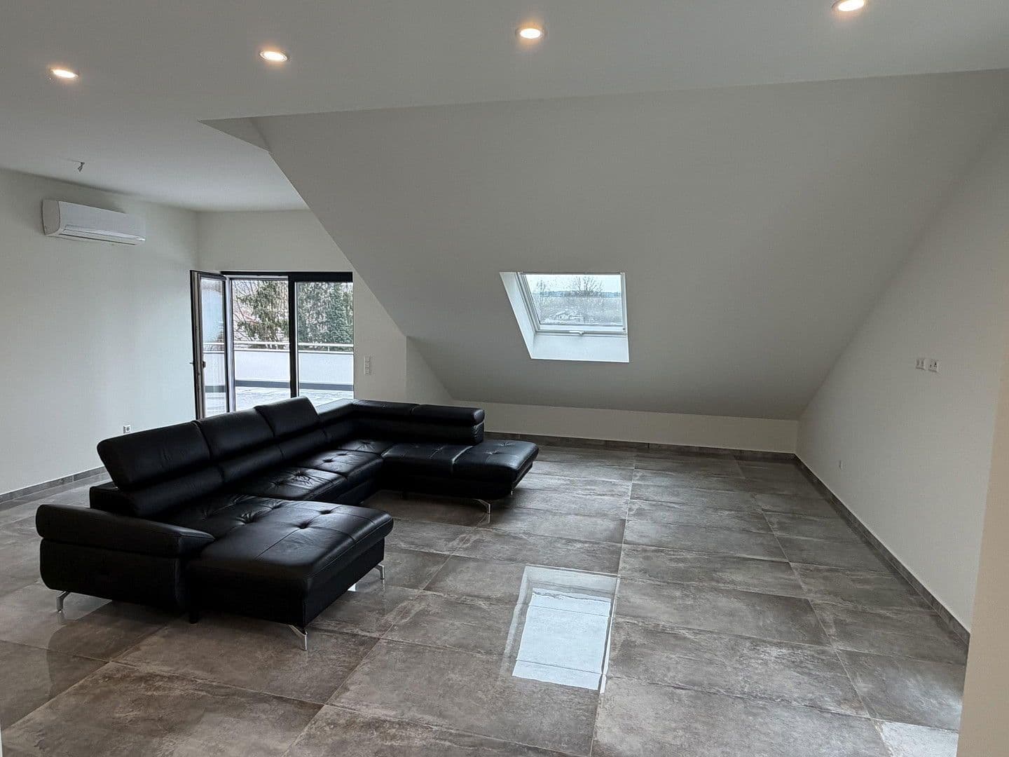 Prodej bytu 4+1 141 m², Wiesloch, Bádensko-Württembersko Prodej bytu 4+1 141 m², Wiesloch, Bádensko-Württembersko