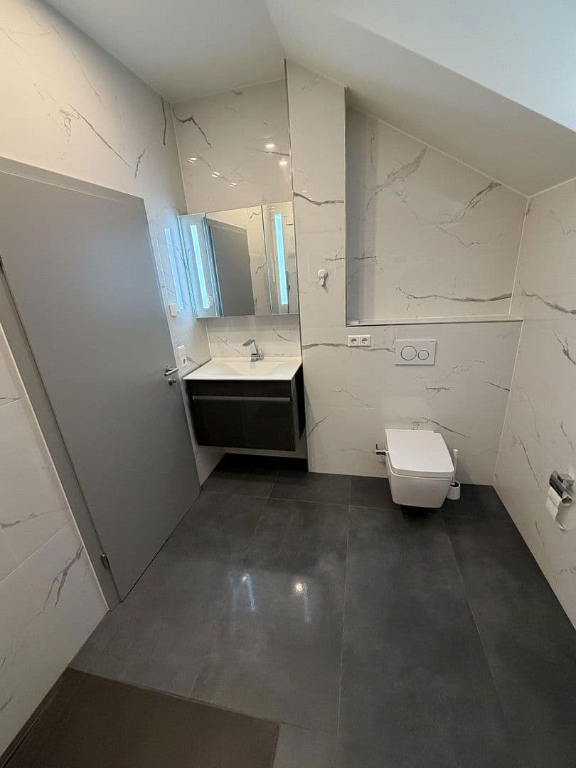 Prodej bytu 4+1 141 m², Wiesloch, Bádensko-Württembersko Prodej bytu 4+1 141 m², Wiesloch, Bádensko-Württembersko