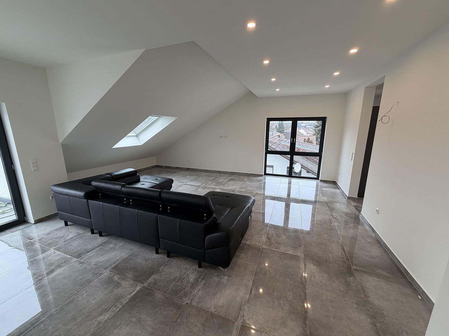 Prodej bytu 4+1 141 m², Wiesloch, Bádensko-Württembersko Prodej bytu 4+1 141 m², Wiesloch, Bádensko-Württembersko