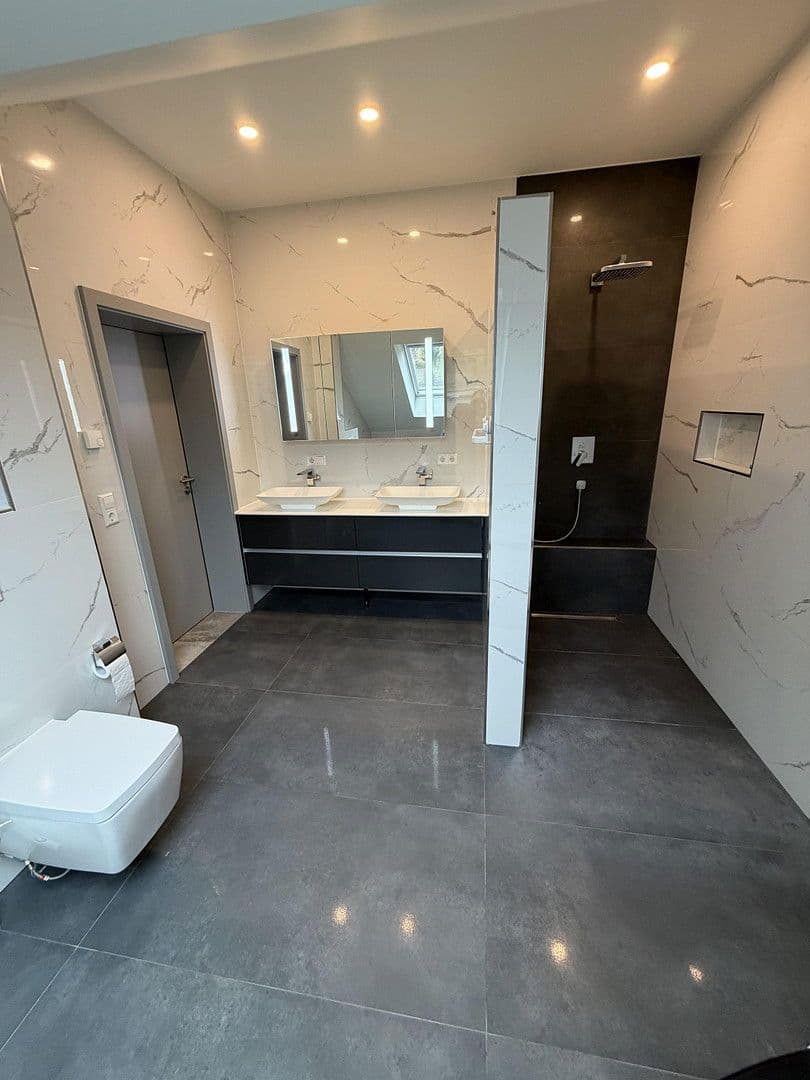 Prodej bytu 4+1 141 m², Wiesloch, Bádensko-Württembersko Prodej bytu 4+1 141 m², Wiesloch, Bádensko-Württembersko