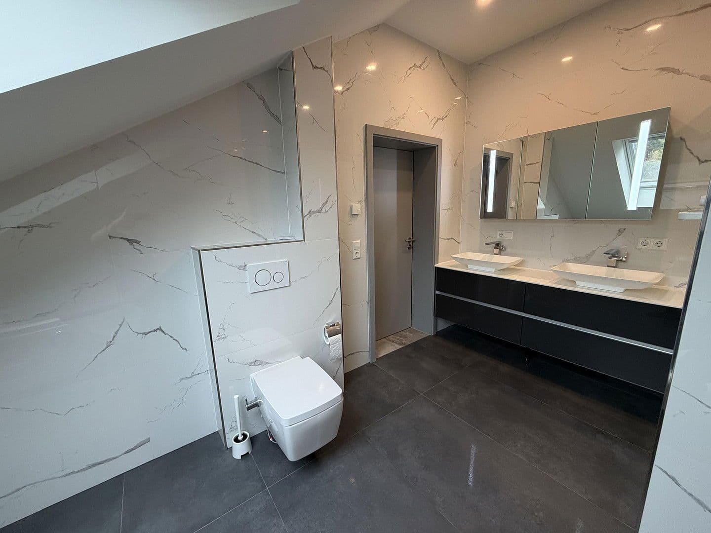 Prodej bytu 4+1 141 m², Wiesloch, Bádensko-Württembersko Prodej bytu 4+1 141 m², Wiesloch, Bádensko-Württembersko