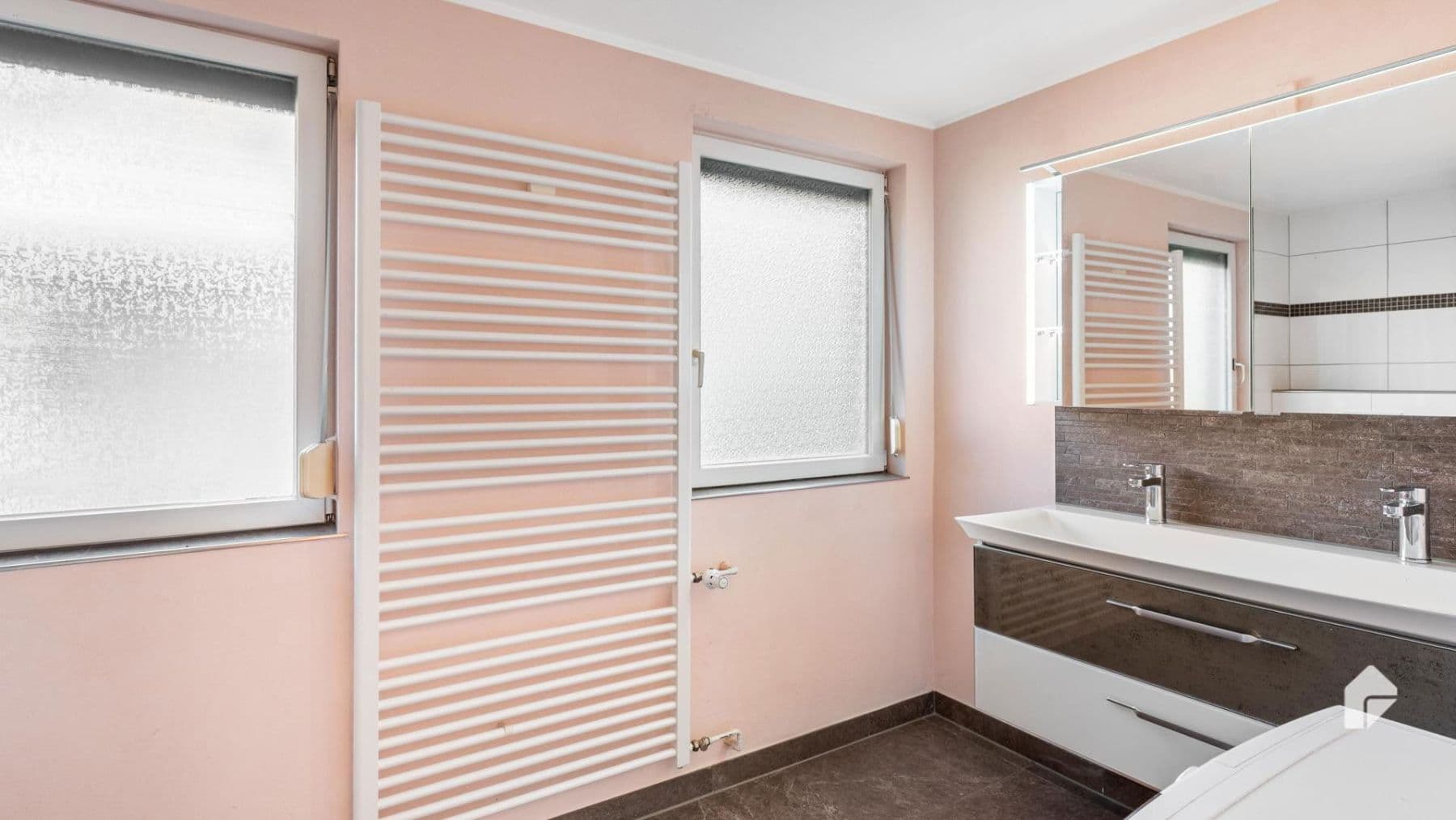 Prodej domu 286 m², pozemek 875 m², Laufach, Bavorsko Prodej domu 286 m², pozemek 875 m², Laufach, Bavorsko