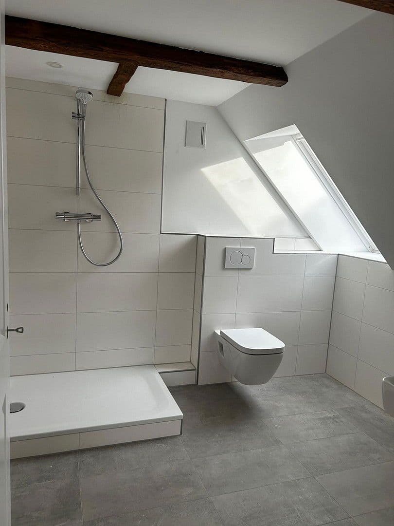 Pronájem bytu 5+1 145 m², Kohlhökerstrasse, Bremen, Bremen Pronájem bytu 5+1 145 m², Kohlhökerstrasse, Bremen, Bremen