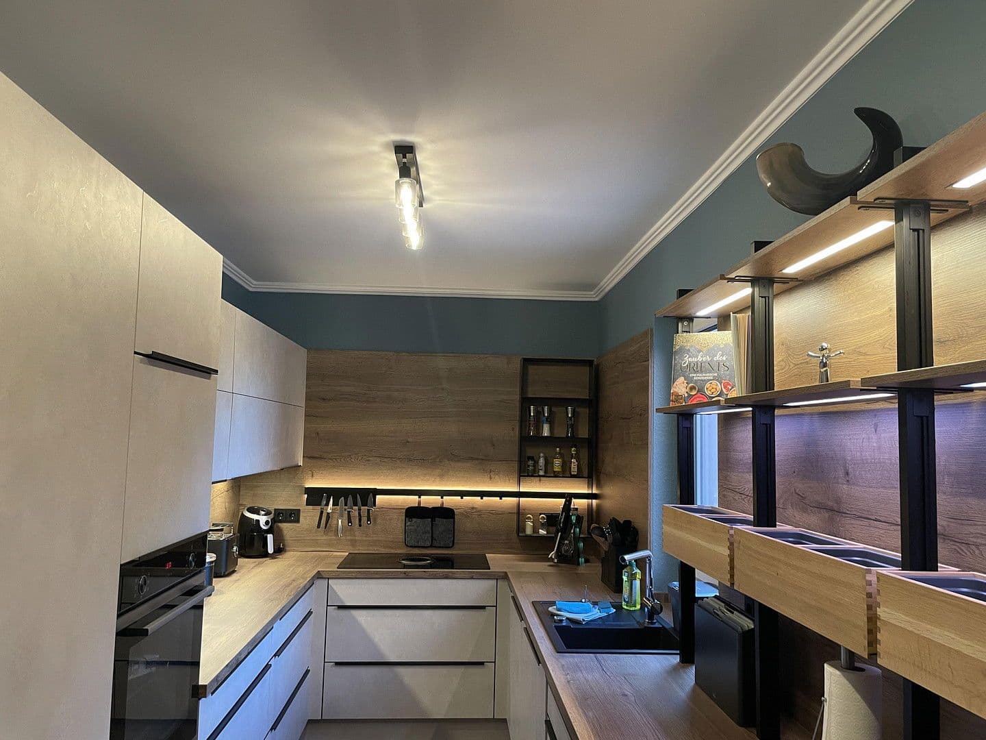 Prodej domu 750 m², pozemek 1.179 m², Hauptstraße 50 A, Hage, Dolní Sasko Prodej domu 750 m², pozemek 1.179 m², Hauptstraße 50 A, Hage, Dolní Sasko