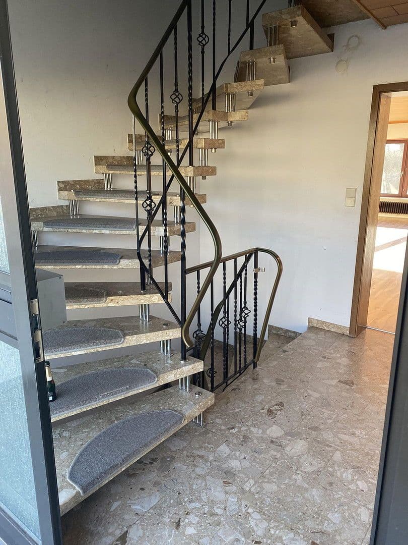 Prodej domu 220 m², pozemek 881 m², Gaugraf-Zeisolf-Str. 3, Sinsheim, Bádensko-Württembersko Prodej domu 220 m², pozemek 881 m², Gaugraf-Zeisolf-Str. 3, Sinsheim, Bádensko-Württembersko