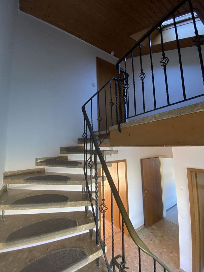 Prodej domu 220 m², pozemek 881 m², Gaugraf-Zeisolf-Str. 3, Sinsheim, Bádensko-Württembersko Prodej domu 220 m², pozemek 881 m², Gaugraf-Zeisolf-Str. 3, Sinsheim, Bádensko-Württembersko