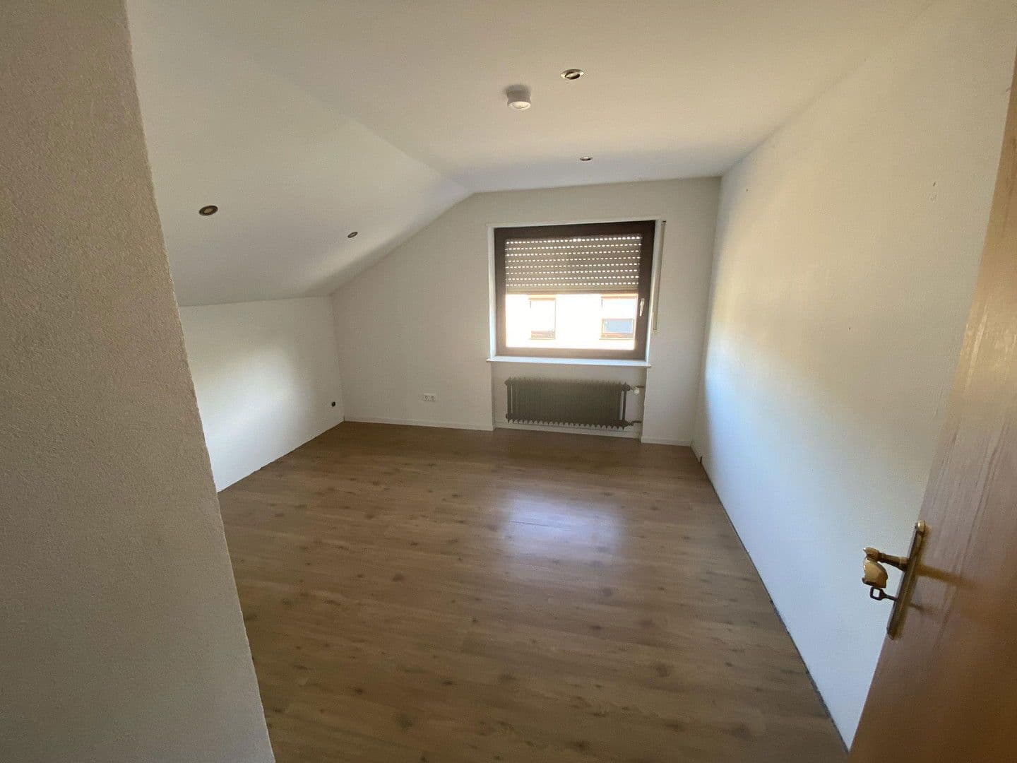 Prodej domu 220 m², pozemek 881 m², Gaugraf-Zeisolf-Str. 3, Sinsheim, Bádensko-Württembersko Prodej domu 220 m², pozemek 881 m², Gaugraf-Zeisolf-Str. 3, Sinsheim, Bádensko-Württembersko