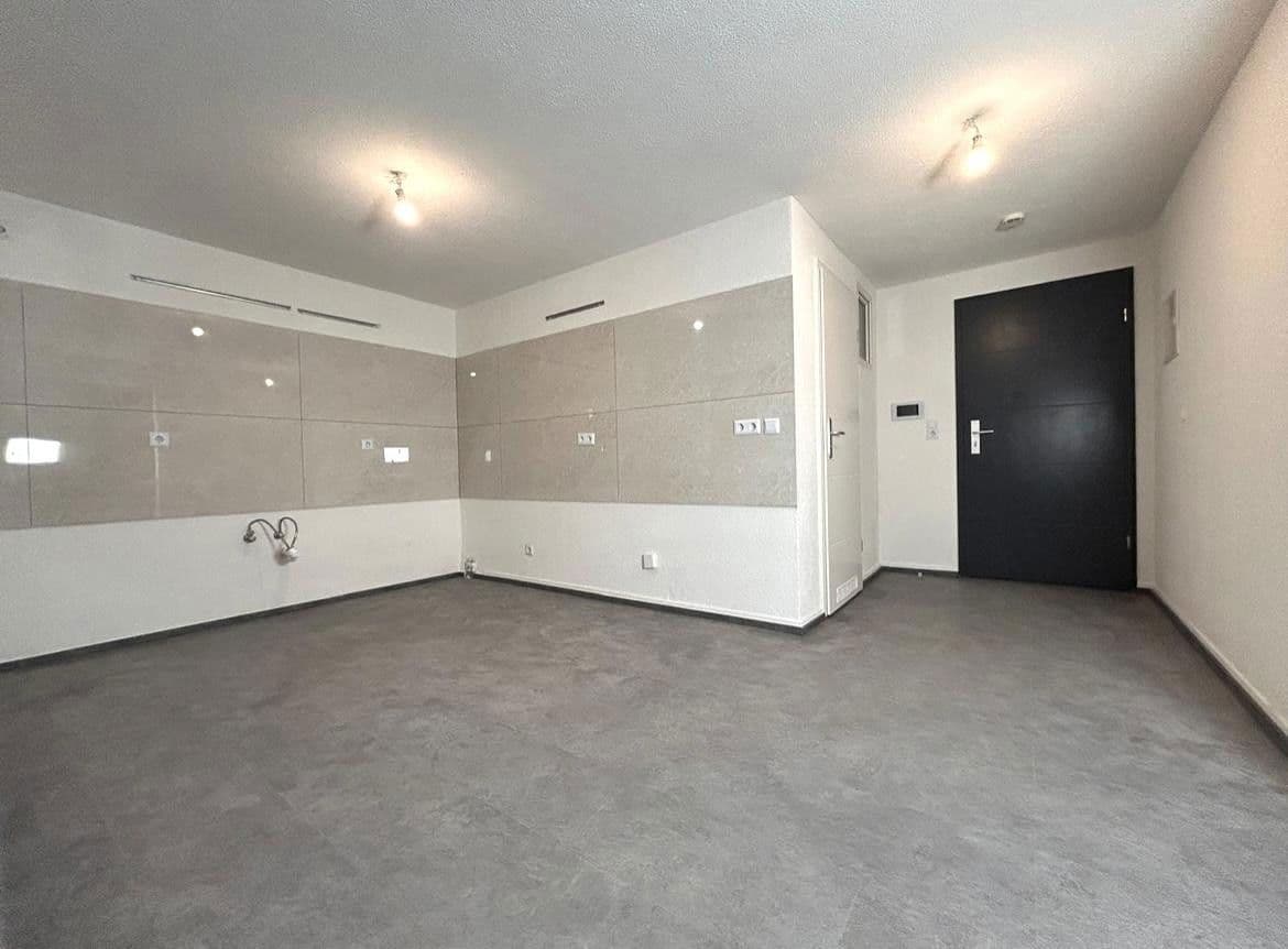 Pronájem bytu 2+1 50 m², Pforzheim, Bádensko-Württembersko Pronájem bytu 2+1 50 m², Pforzheim, Bádensko-Württembersko