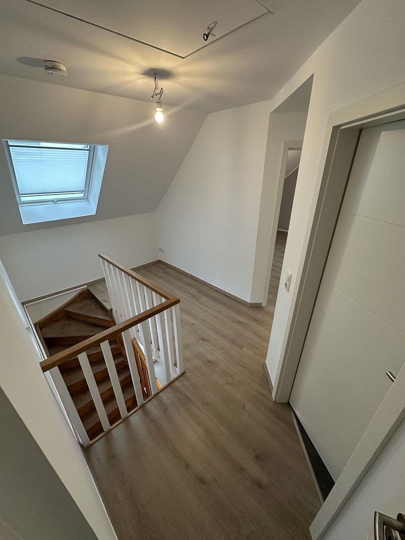 Prodej domu 104 m², pozemek 150 m², Heidenfahrt 14, Ingelheim am Rhein, Porýní-Falc Prodej domu 104 m², pozemek 150 m², Heidenfahrt 14, Ingelheim am Rhein, Porýní-Falc