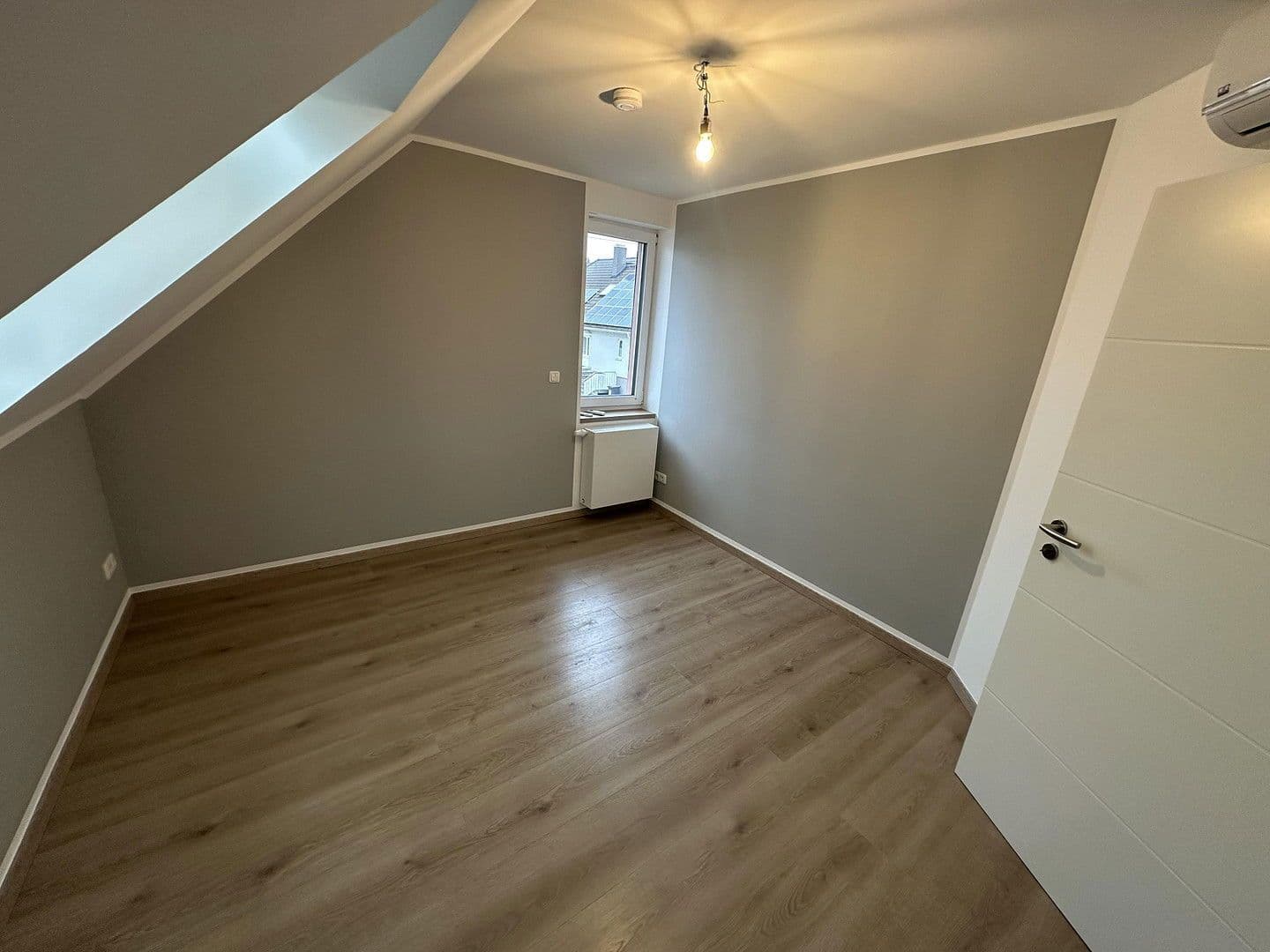 Prodej domu 104 m², pozemek 150 m², Heidenfahrt 14, Ingelheim am Rhein, Porýní-Falc Prodej domu 104 m², pozemek 150 m², Heidenfahrt 14, Ingelheim am Rhein, Porýní-Falc