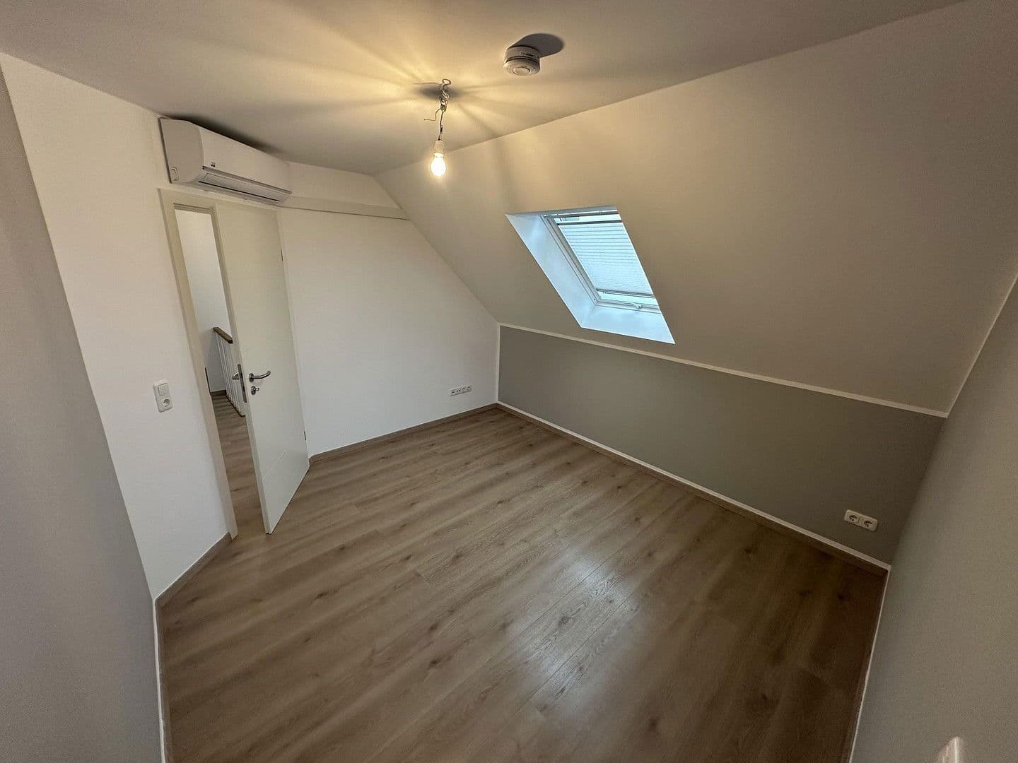 Prodej domu 104 m², pozemek 150 m², Heidenfahrt 14, Ingelheim am Rhein, Porýní-Falc Prodej domu 104 m², pozemek 150 m², Heidenfahrt 14, Ingelheim am Rhein, Porýní-Falc