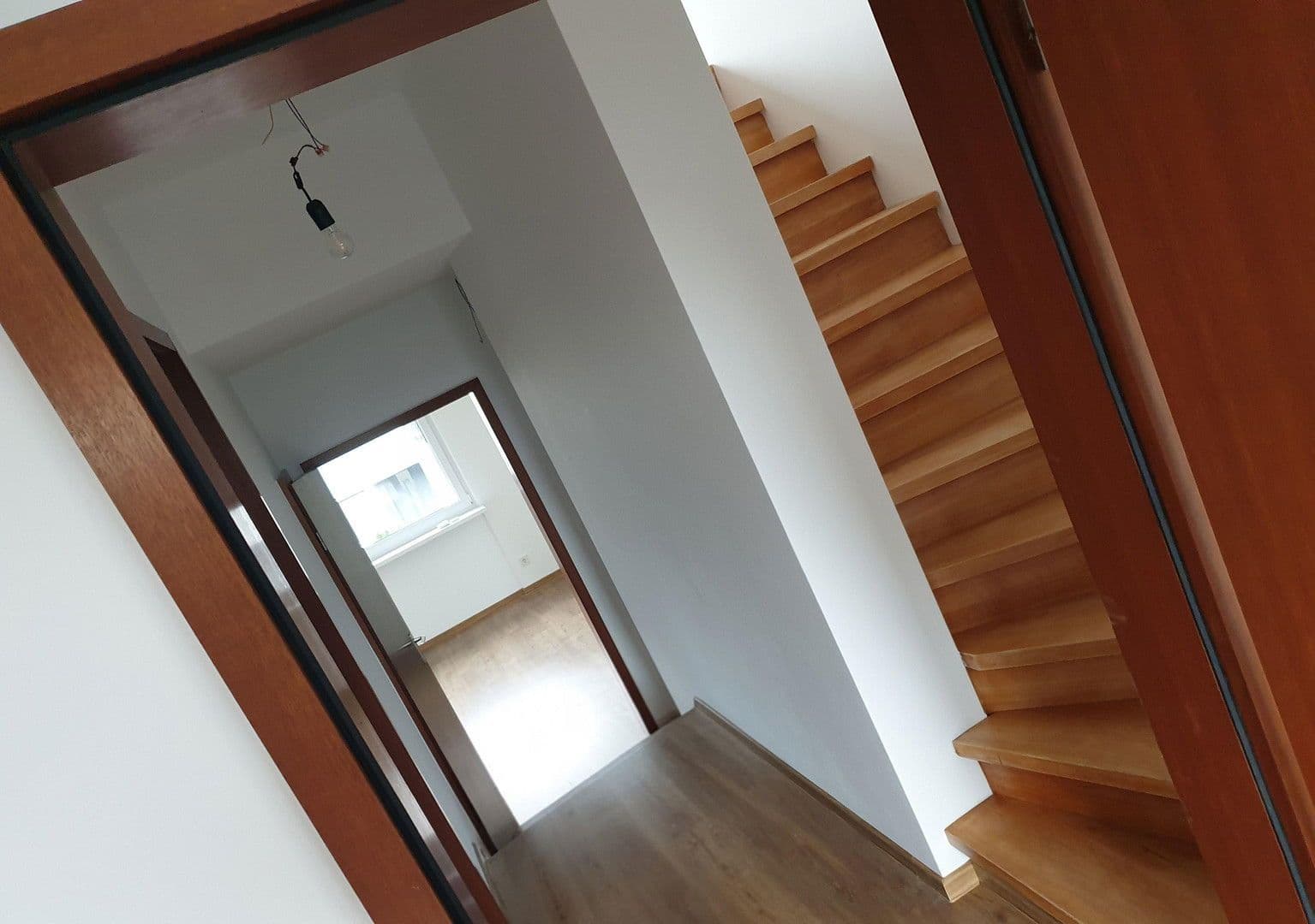 Pronájem domu 120 m², pozemek 172 m², Bensheim, Hessen Pronájem domu 120 m², pozemek 172 m², Bensheim, Hessen