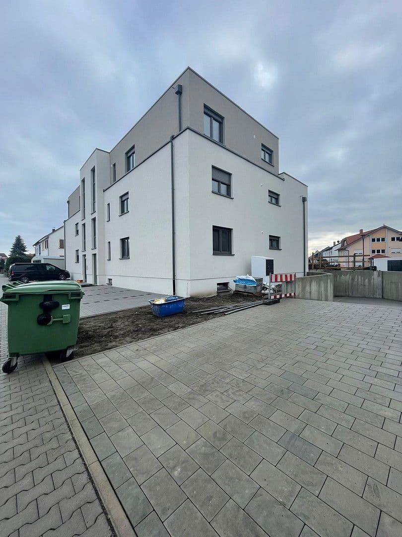 Pronájem bytu 3+1 104 m², Oskar-Frey-Str. 22, Philippsburg, Bádensko-Württembersko Pronájem bytu 3+1 104 m², Oskar-Frey-Str. 22, Philippsburg, Bádensko-Württembersko