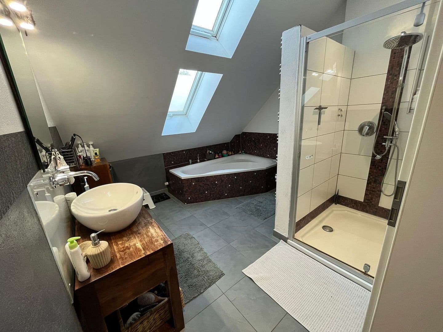 Prodej domu 135 m², pozemek 350 m², Avisgrund 20, Hettenshausen, Bavorsko Prodej domu 135 m², pozemek 350 m², Avisgrund 20, Hettenshausen, Bavorsko