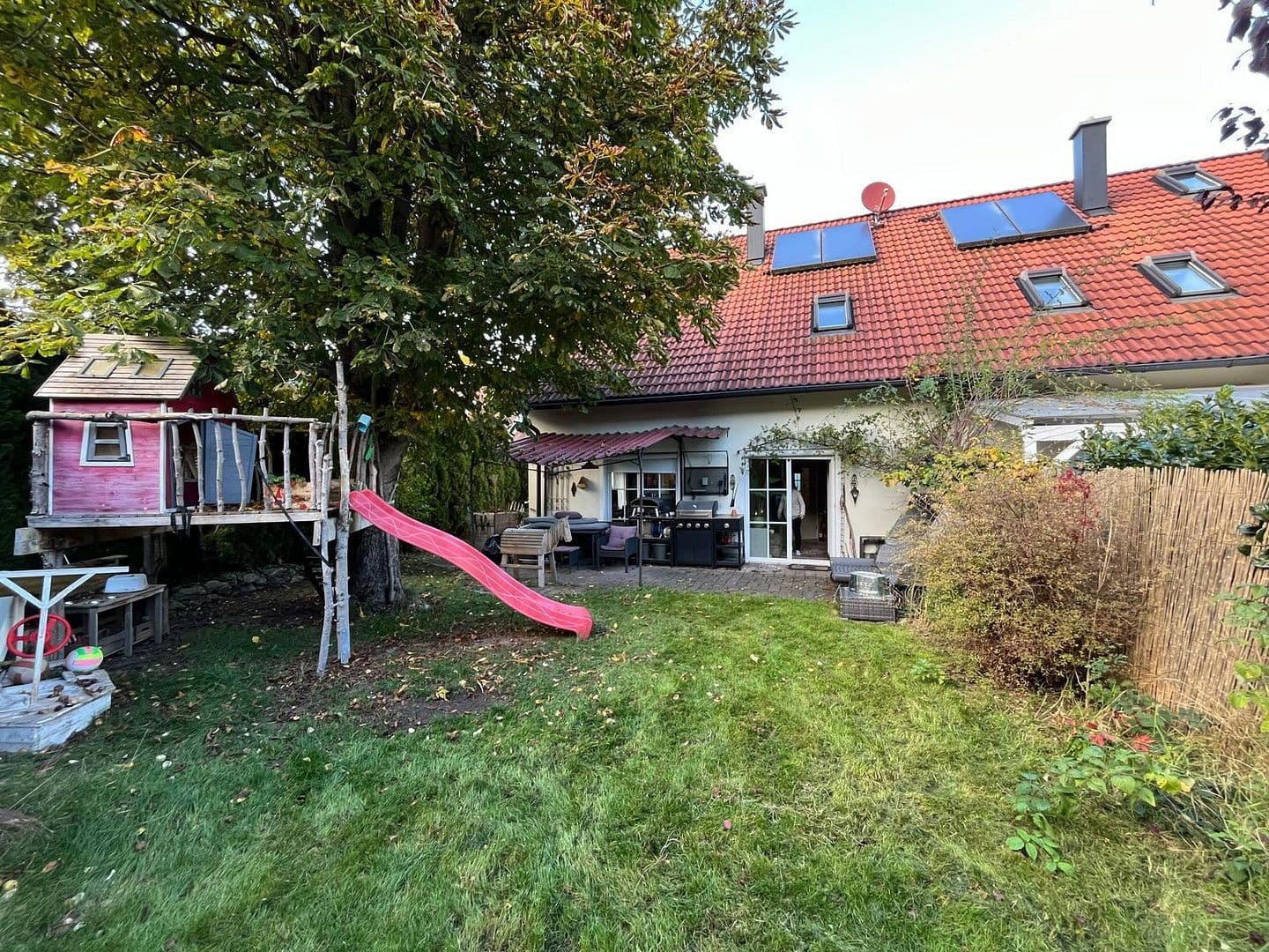 Prodej domu 135 m², pozemek 350 m², Avisgrund 20, Hettenshausen, Bavorsko Prodej domu 135 m², pozemek 350 m², Avisgrund 20, Hettenshausen, Bavorsko