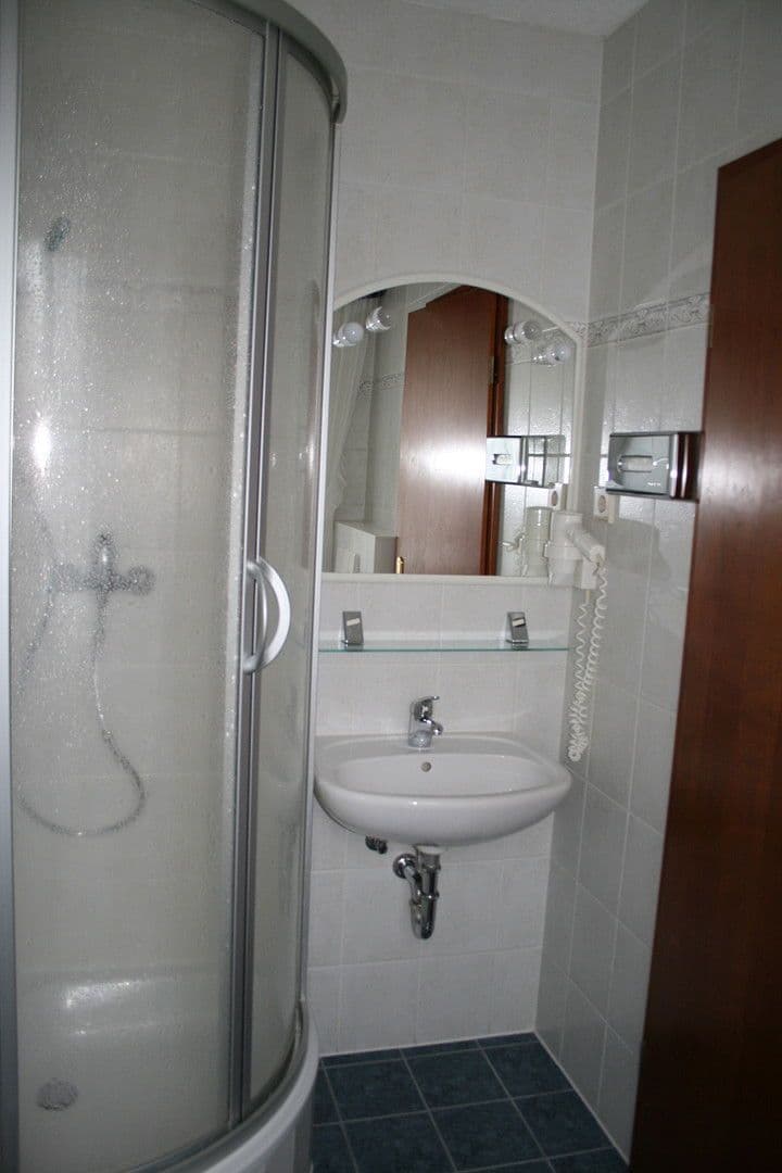 Prodej nebytového prostoru 1.799 m², Wernesgrüner Straße 39 d, Rodewisch, Sasko Prodej nebytového prostoru 1.799 m², Wernesgrüner Straße 39 d, Rodewisch, Sasko