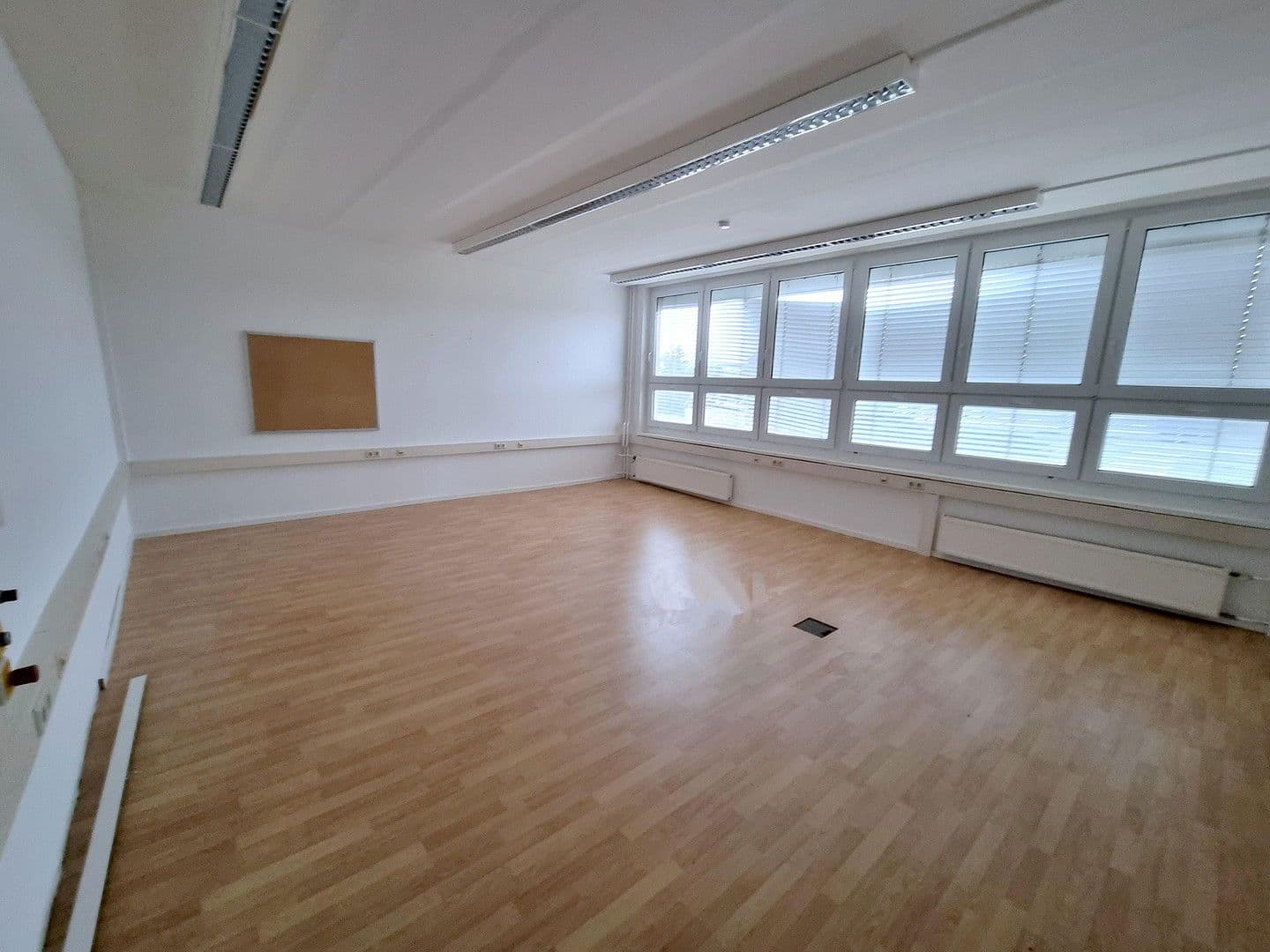 Prodej nebytového prostoru 19.000 m², Lützowstr. 1, Stavenhagen, Mecklenburg-Vorpommern Prodej nebytového prostoru 19.000 m², Lützowstr. 1, Stavenhagen, Mecklenburg-Vorpommern