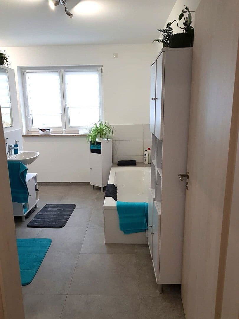 Pronájem domu 130 m², pozemek 250 m², Kerntner Ring 23, Frensdorf, Bavorsko Pronájem domu 130 m², pozemek 250 m², Kerntner Ring 23, Frensdorf, Bavorsko