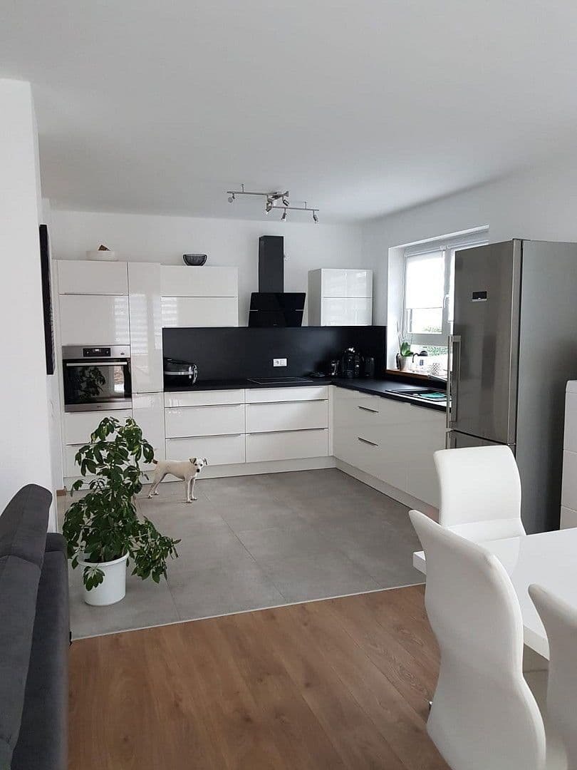 Pronájem domu 130 m², pozemek 250 m², Kerntner Ring 23, Frensdorf, Bavorsko Pronájem domu 130 m², pozemek 250 m², Kerntner Ring 23, Frensdorf, Bavorsko