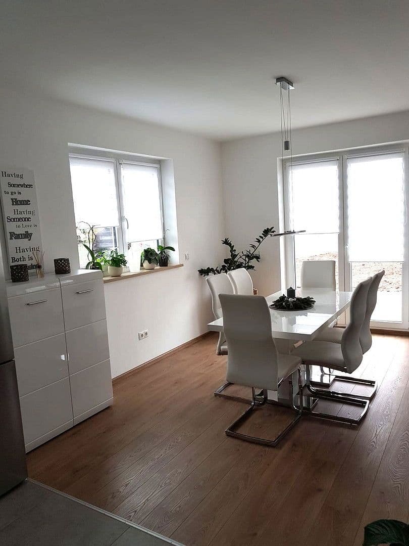 Pronájem domu 130 m², pozemek 250 m², Kerntner Ring 23, Frensdorf, Bavorsko Pronájem domu 130 m², pozemek 250 m², Kerntner Ring 23, Frensdorf, Bavorsko