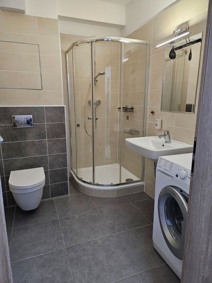 Pronájem bytu 1+kk 36 m², Edvarda Beneše, Olomouc, Olomoucký kraj Pronájem bytu 1+kk 36 m², Edvarda Beneše, Olomouc, Olomoucký kraj