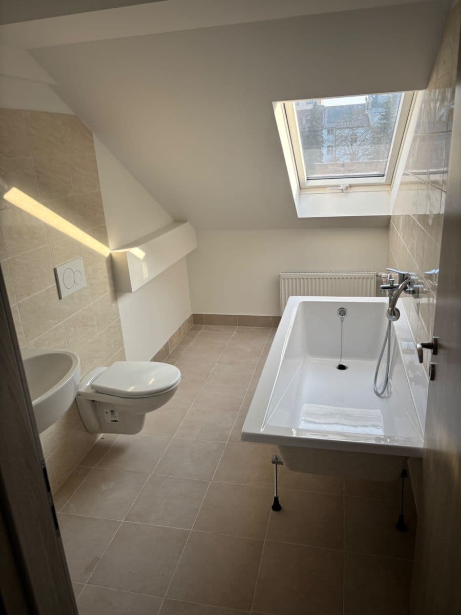 Pronájem bytu 2+kk 63 m², Češkova, Pardubice, Pardubický kraj Pronájem bytu 2+kk 63 m², Češkova, Pardubice, Pardubický kraj