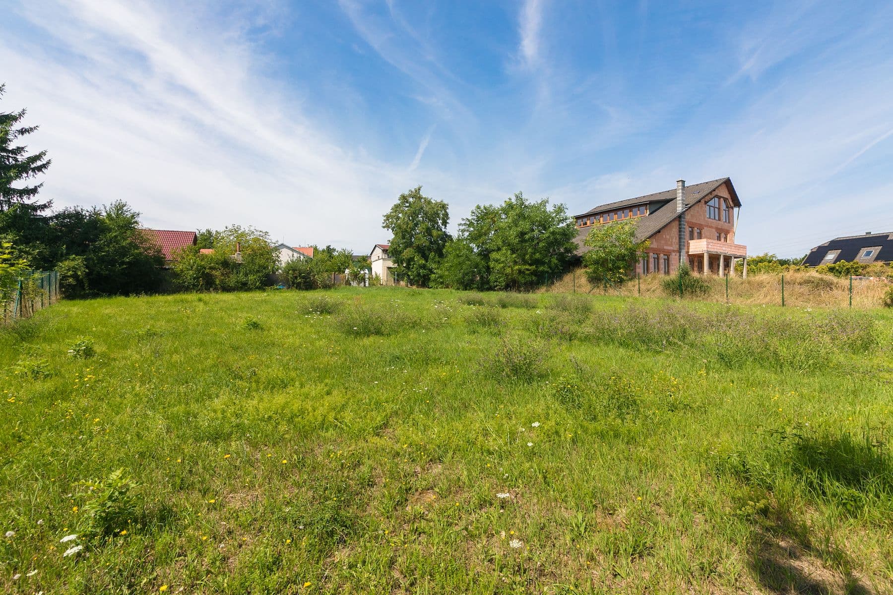 Prodej pozemku 1.240 m², Květinová, Čakovičky, Středočeský kraj Prodej pozemku 1.240 m², Květinová, Čakovičky, Středočeský kraj