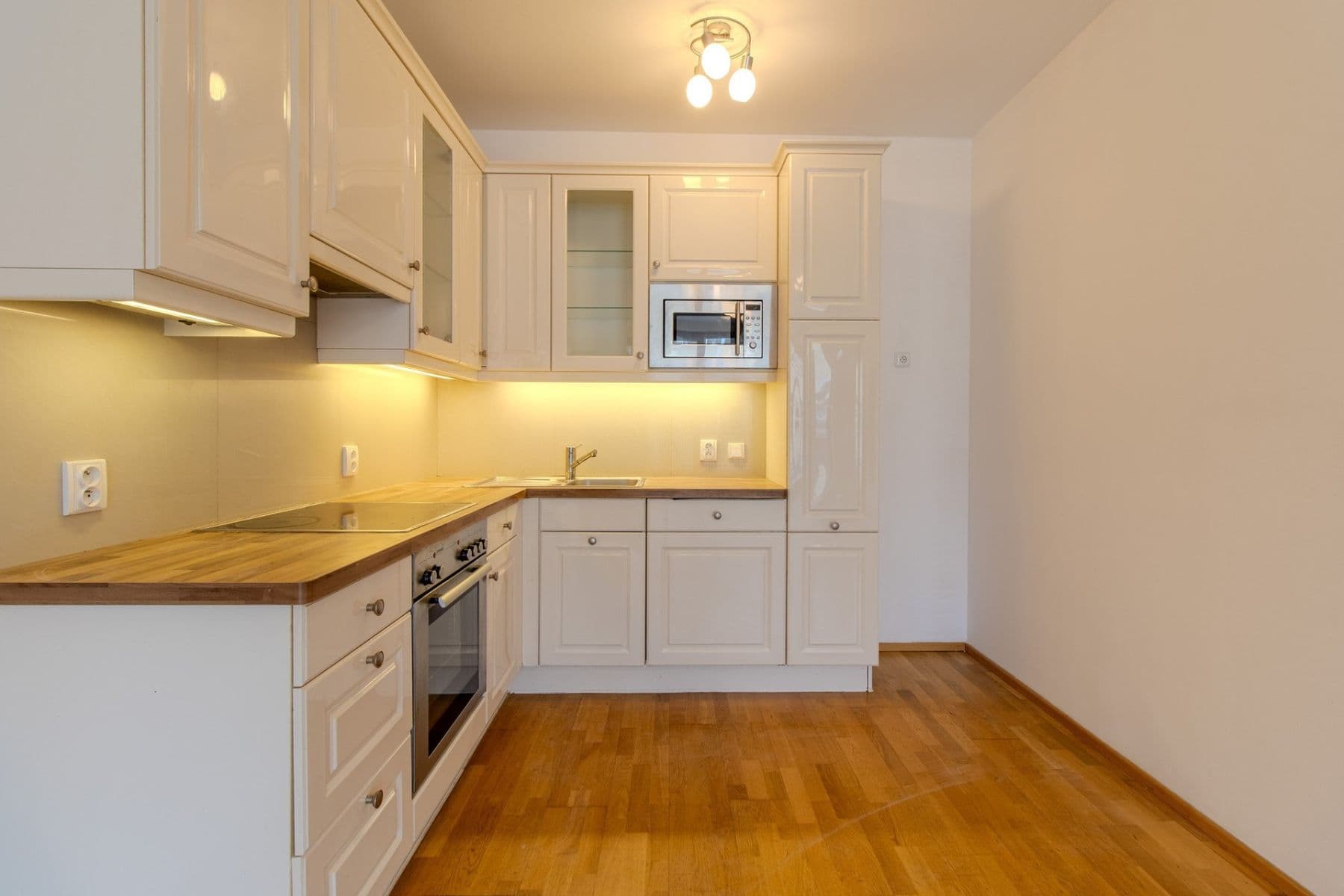 Pronájem bytu 3+kk 85 m², Jeseniova, Praha, Praha Pronájem bytu 3+kk 85 m², Jeseniova, Praha, Praha