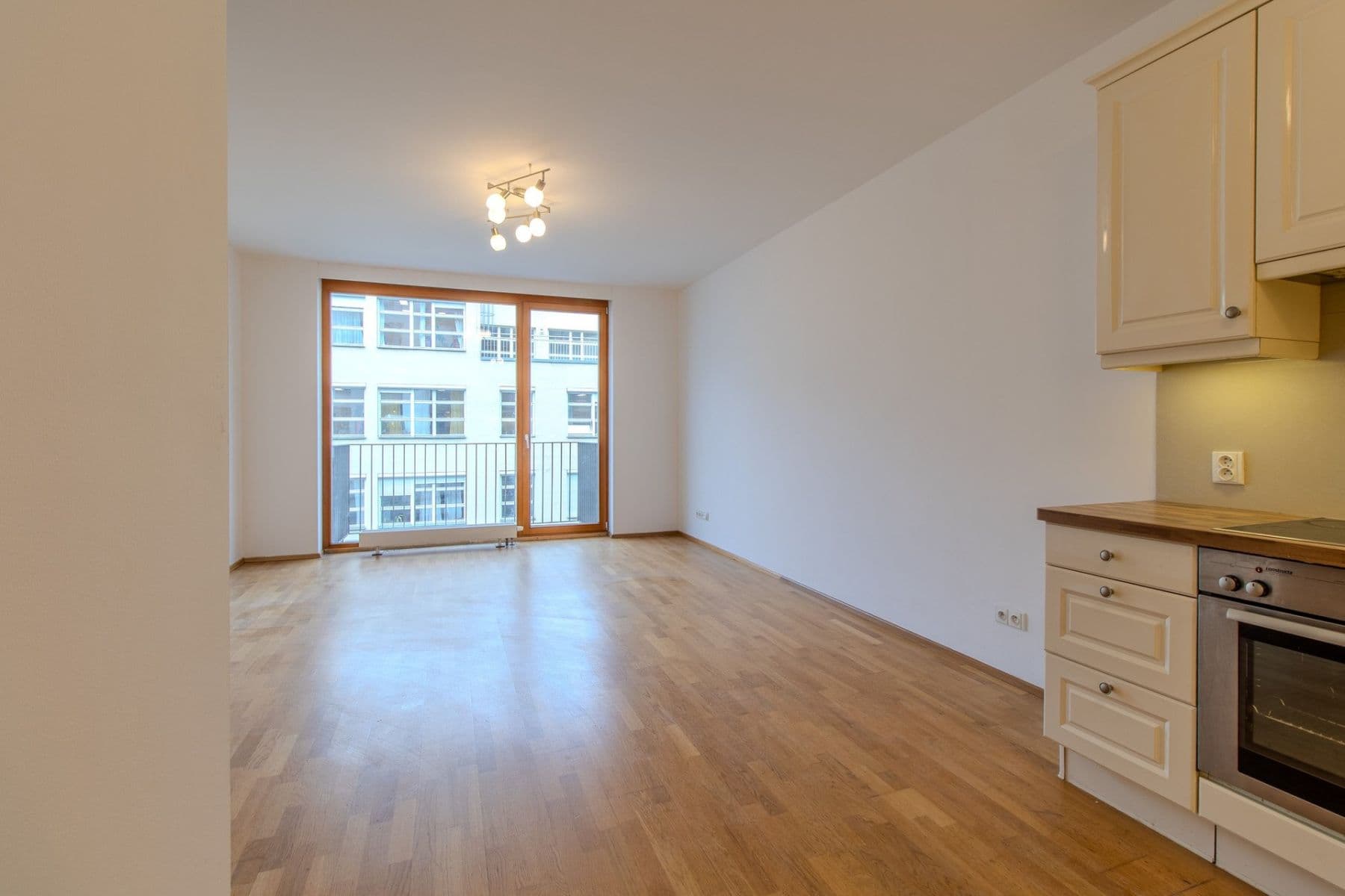 Pronájem bytu 3+kk 85 m², Jeseniova, Praha, Praha Pronájem bytu 3+kk 85 m², Jeseniova, Praha, Praha