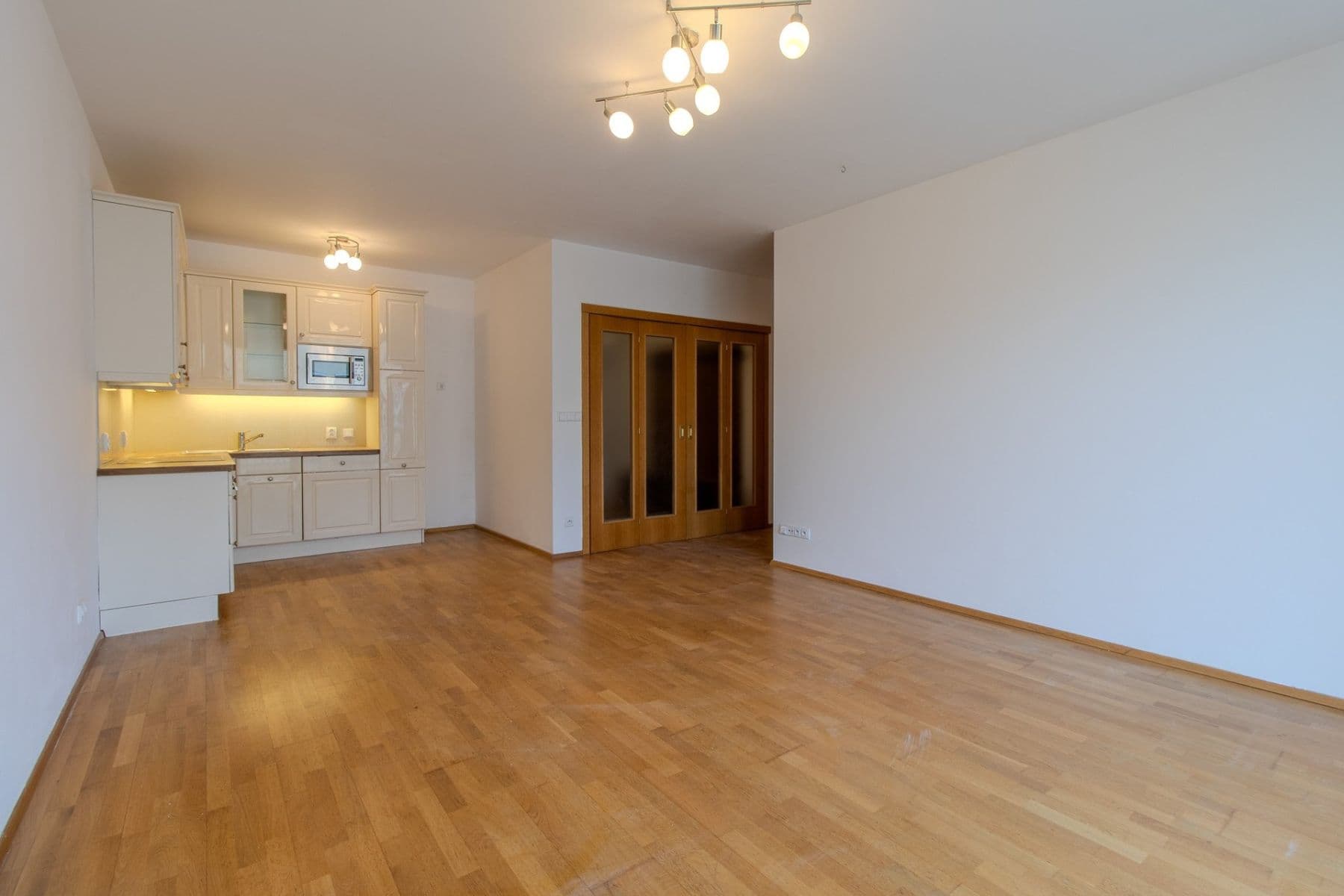 Pronájem bytu 3+kk 85 m², Jeseniova, Praha, Praha Pronájem bytu 3+kk 85 m², Jeseniova, Praha, Praha