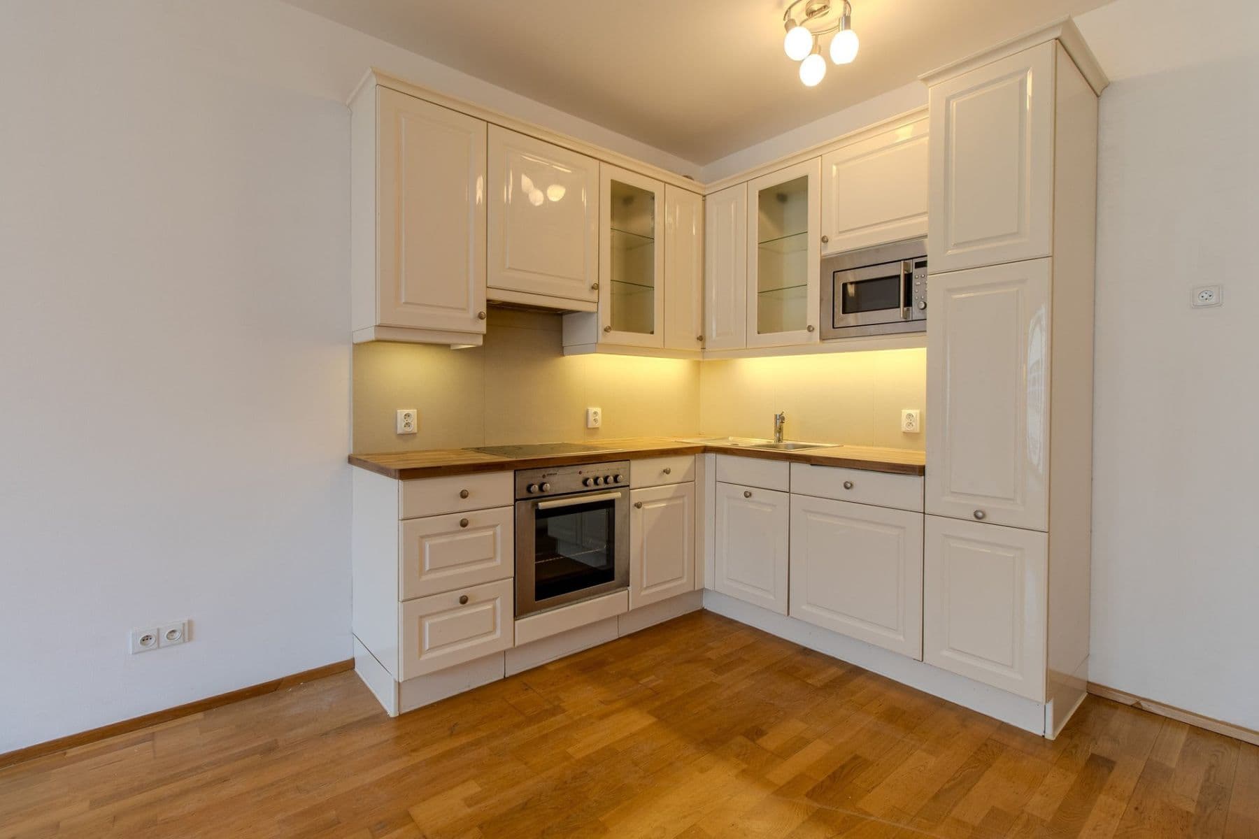 Pronájem bytu 3+kk 85 m², Jeseniova, Praha, Praha Pronájem bytu 3+kk 85 m², Jeseniova, Praha, Praha