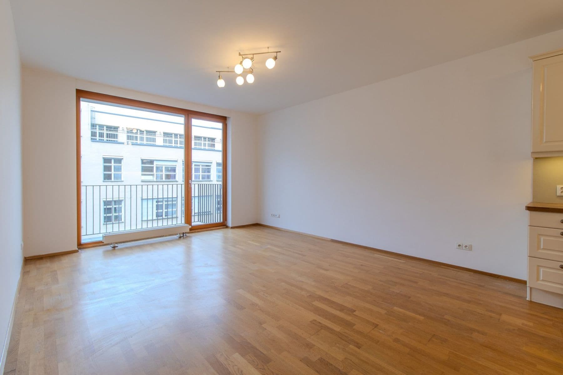 Pronájem bytu 3+kk 85 m², Jeseniova, Praha, Praha Pronájem bytu 3+kk 85 m², Jeseniova, Praha, Praha