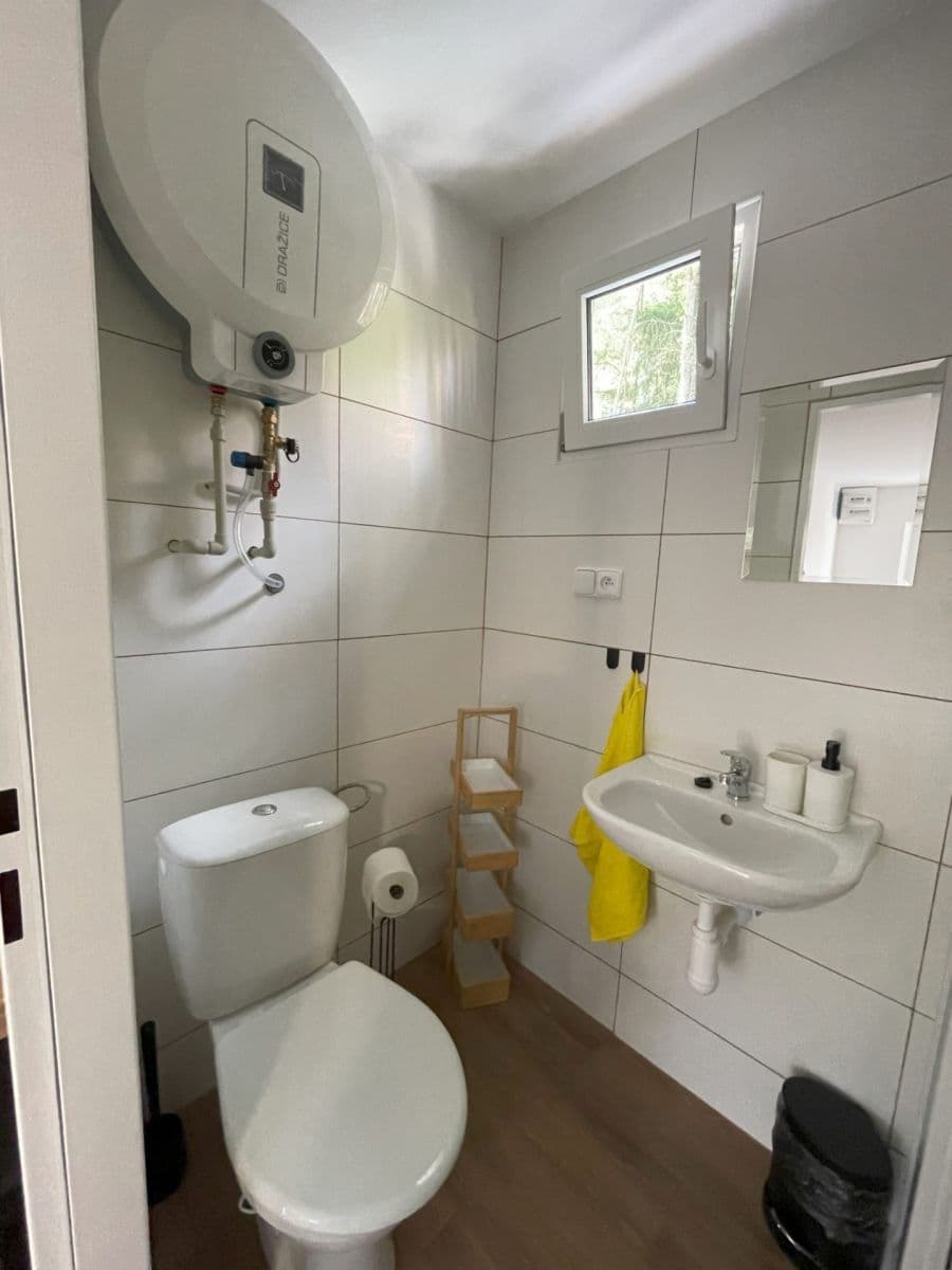 Prodej chaty, chalupy 35 m², pozemek 100 m², Pod Borným, Doksy, Liberecký kraj Prodej chaty, chalupy 35 m², pozemek 100 m², Pod Borným, Doksy, Liberecký kraj