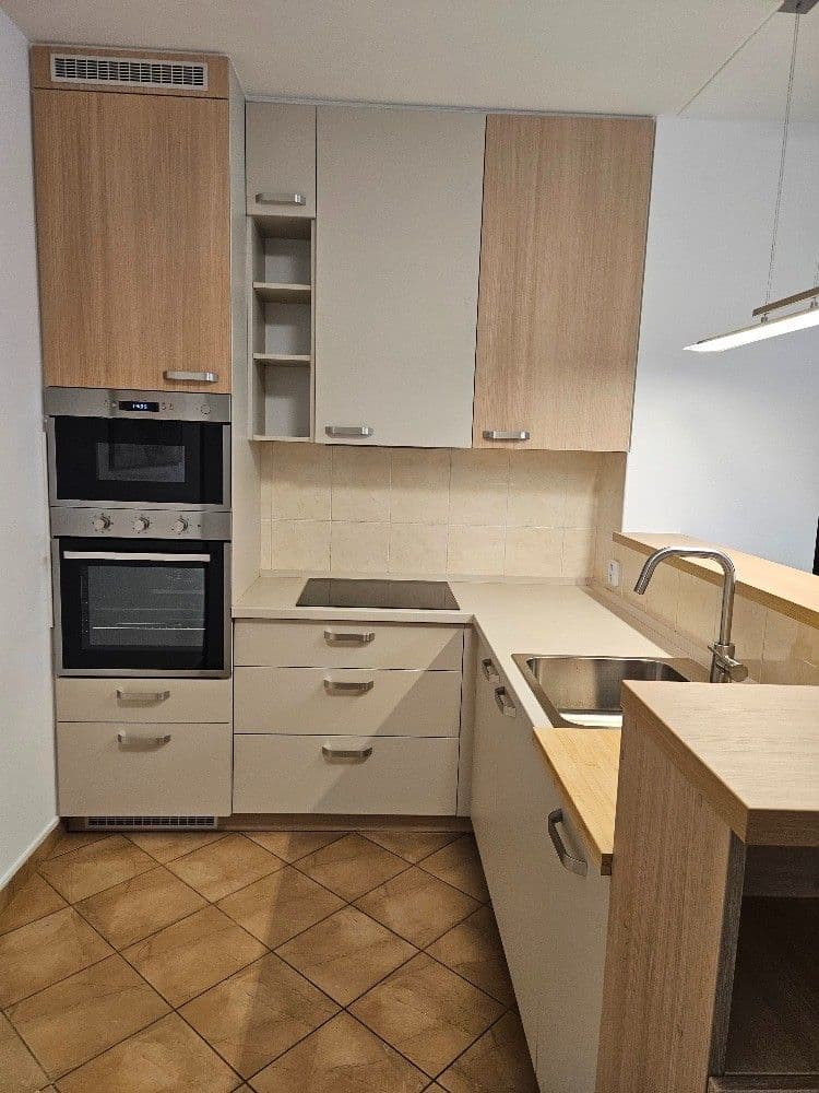 Pronájem bytu 2+kk 55 m², Zderadova, Brno, Jihomoravský kraj Pronájem bytu 2+kk 55 m², Zderadova, Brno, Jihomoravský kraj