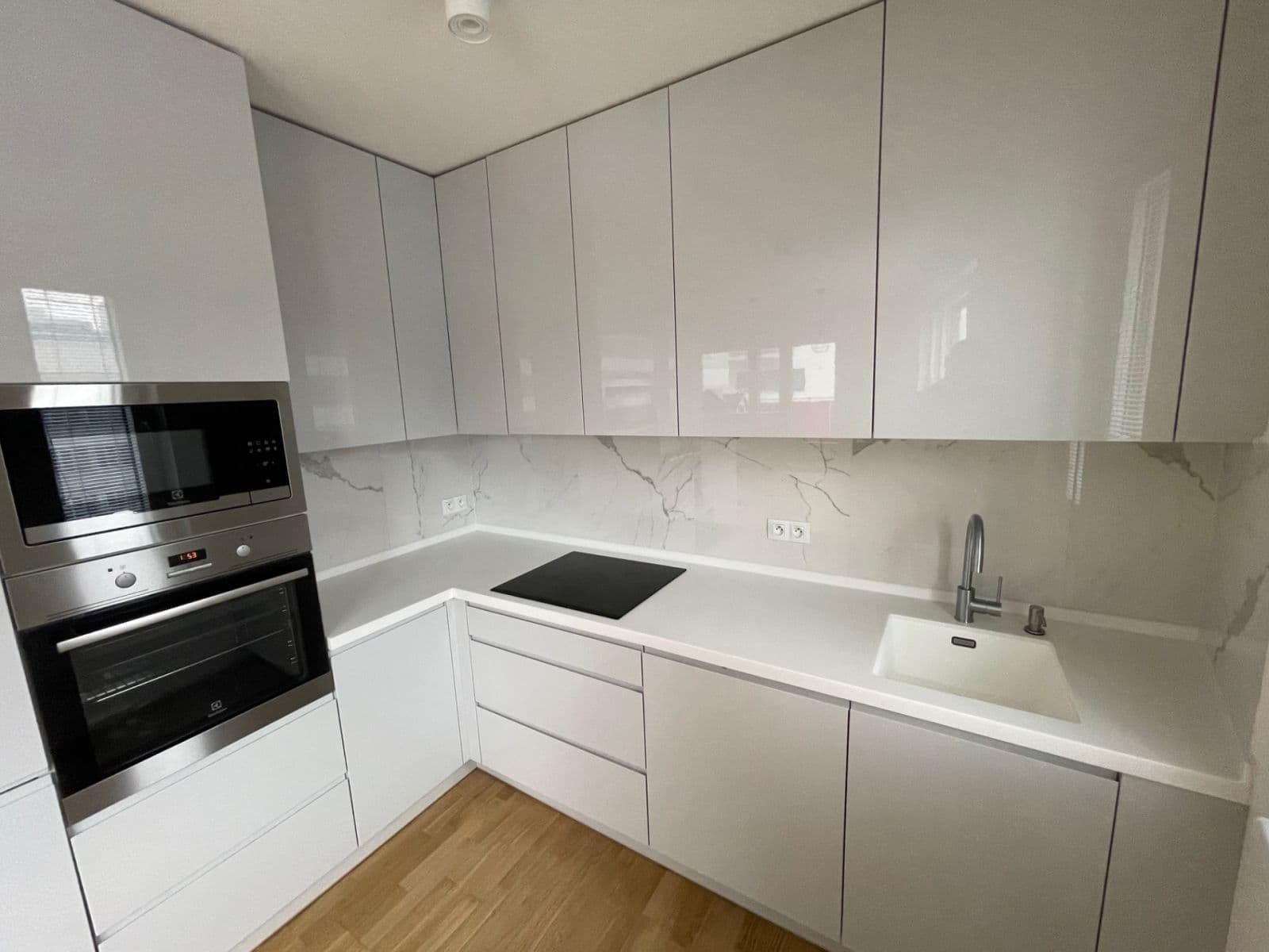 Pronájem bytu 3+kk 91 m², Pod Stolovou horou, Praha, Praha Pronájem bytu 3+kk 91 m², Pod Stolovou horou, Praha, Praha