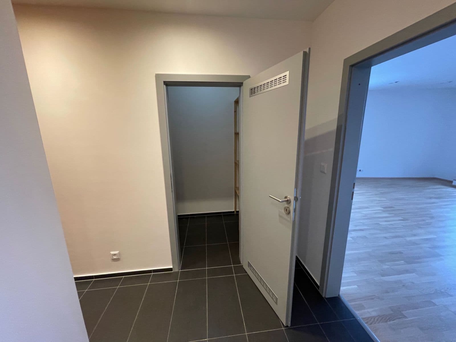 Pronájem bytu 3+kk 91 m², Pod Stolovou horou, Praha, Praha Pronájem bytu 3+kk 91 m², Pod Stolovou horou, Praha, Praha