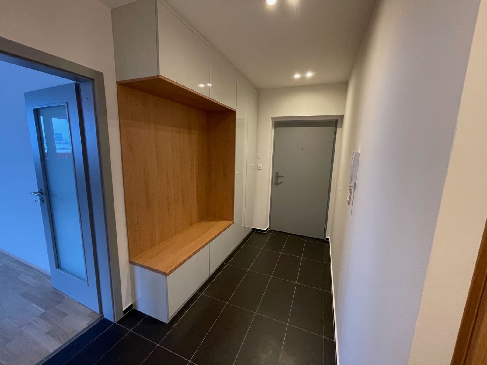 Pronájem bytu 3+kk 91 m², Pod Stolovou horou, Praha, Praha Pronájem bytu 3+kk 91 m², Pod Stolovou horou, Praha, Praha