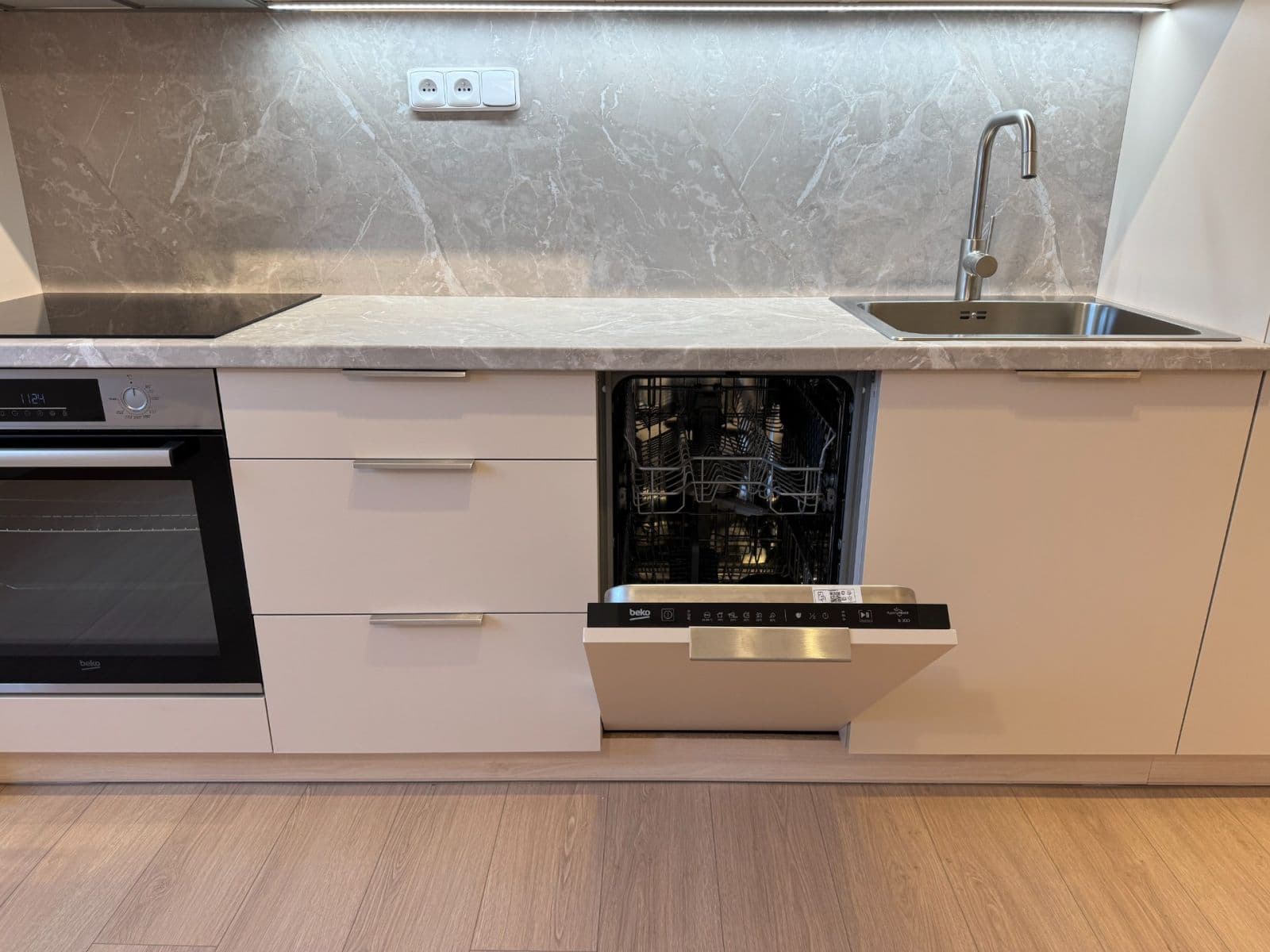 Pronájem bytu 3+kk 52 m², Národní, Trutnov, Královéhradecký kraj Pronájem bytu 3+kk 52 m², Národní, Trutnov, Královéhradecký kraj