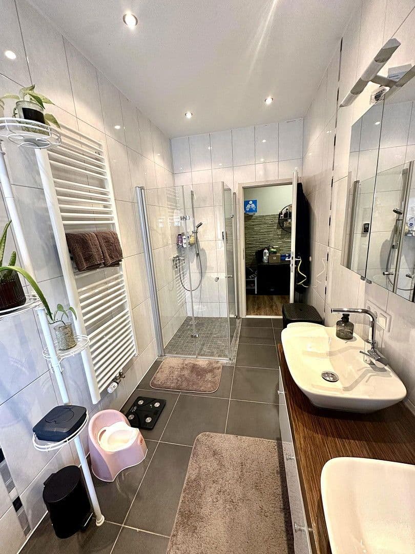 Prodej bytu 3+kk 93 m², Essen, Severní Porýní-Vestfálsko Prodej bytu 3+kk 93 m², Essen, Severní Porýní-Vestfálsko